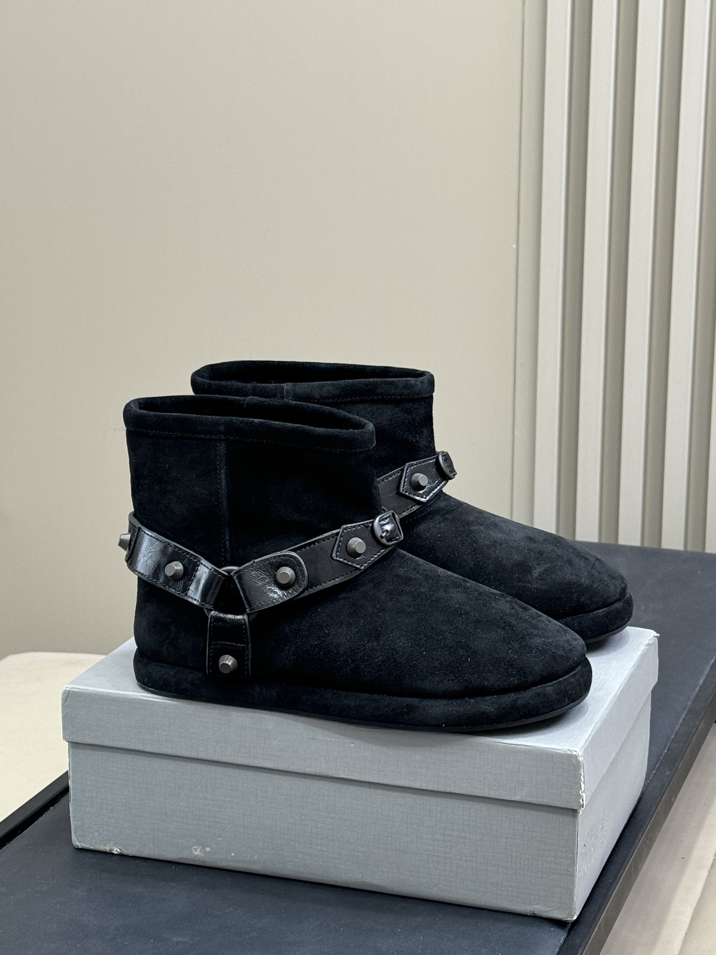 Bagsaaa Ba1en*iaga Alaska studded-strap soft boots in black calf suede