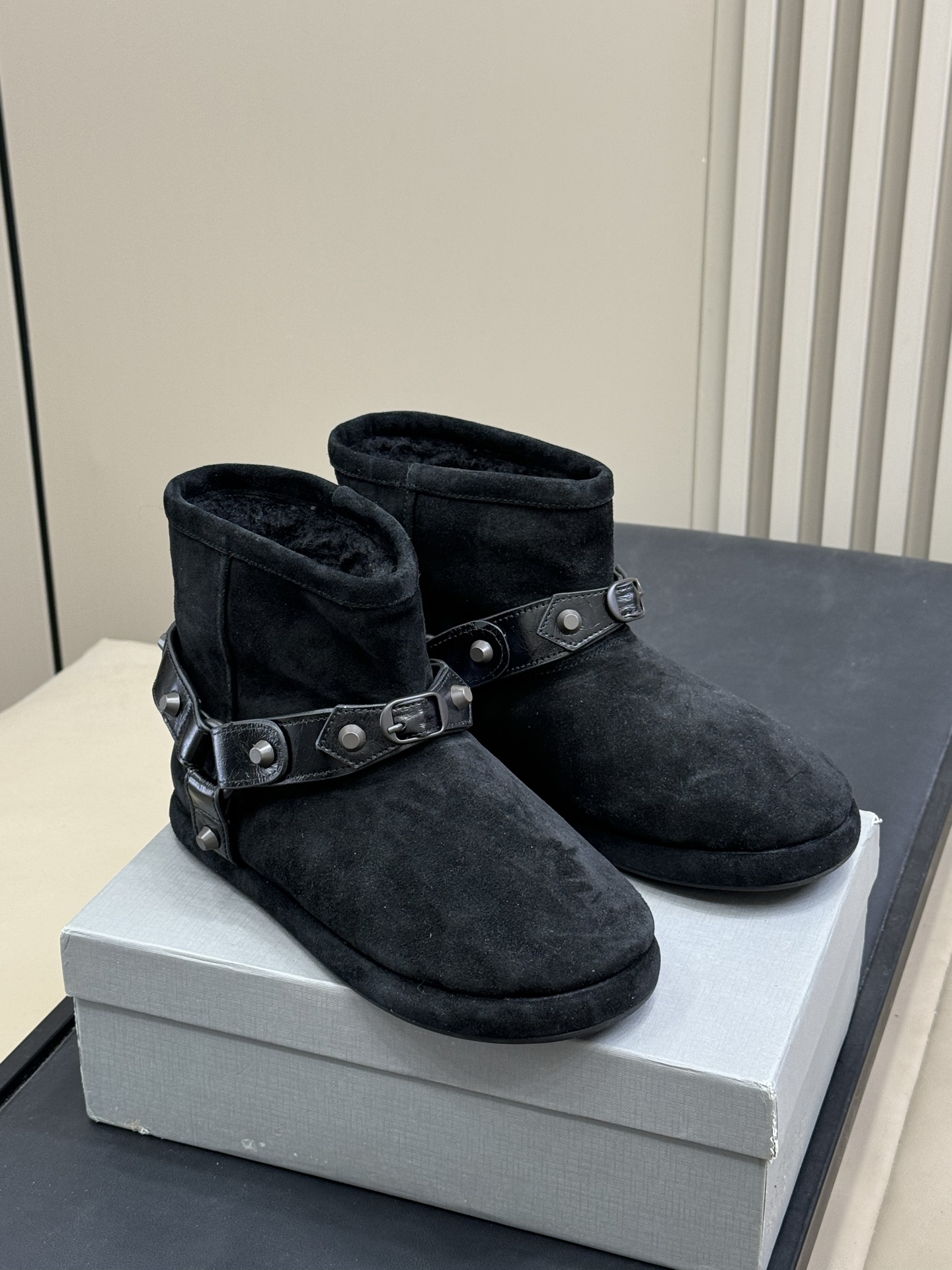 Bagsaaa Ba1en*iaga Alaska studded-strap soft boots in black calf suede