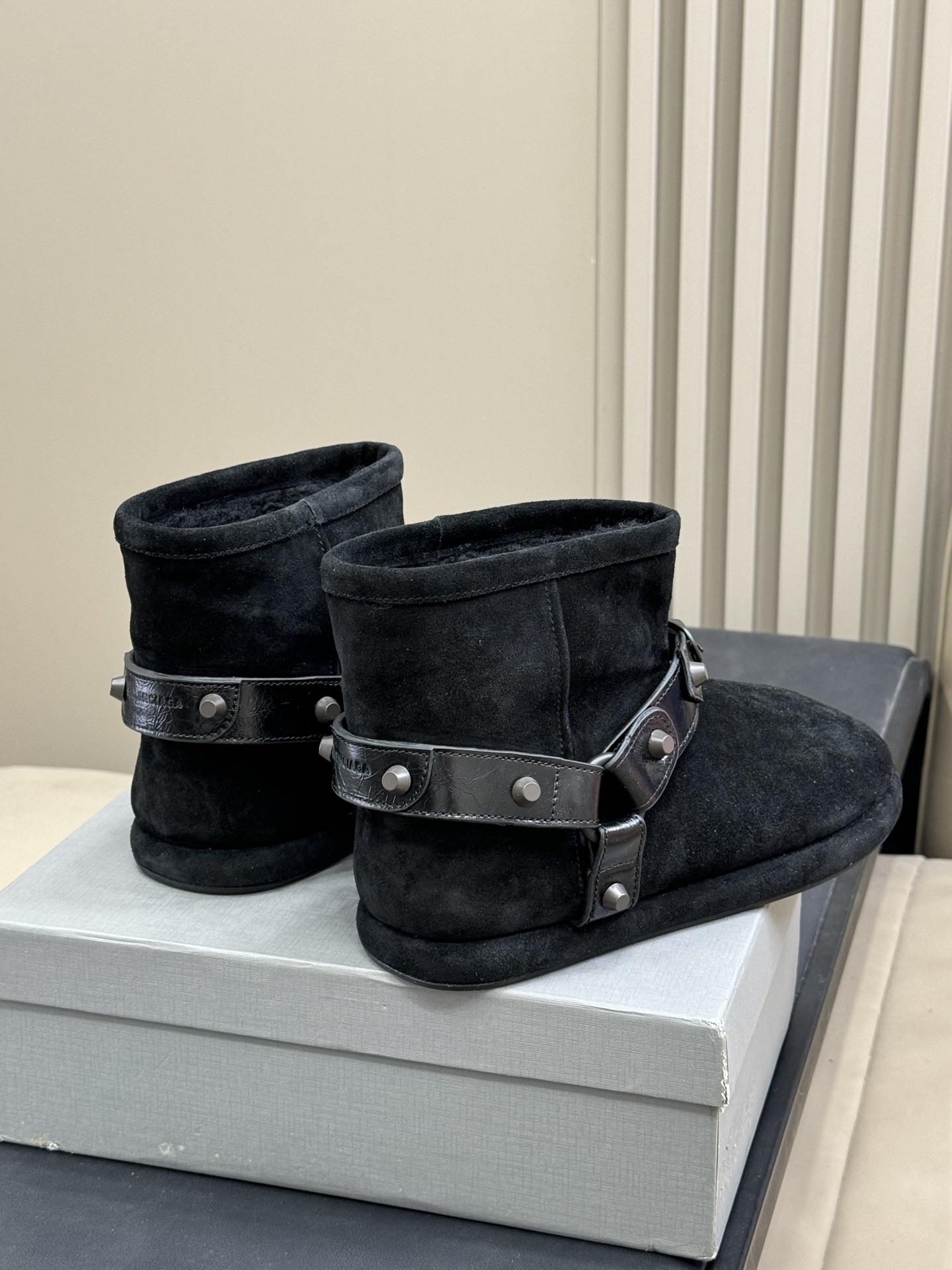 Bagsaaa Ba1en*iaga Alaska studded-strap soft boots in black calf suede