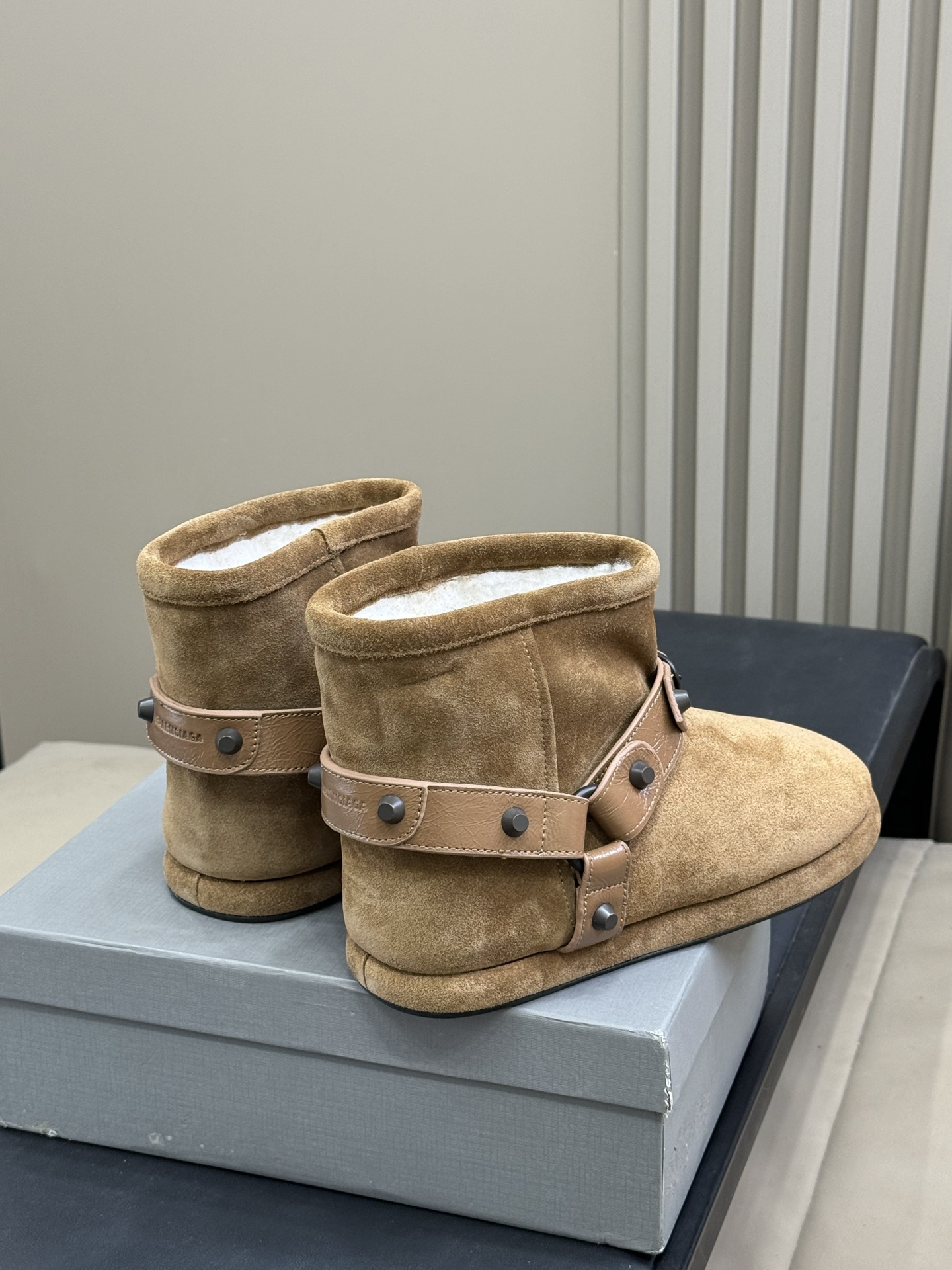 Bagsaaa Ba1en*iaga Alaska studded-strap soft boots in beige calf suede