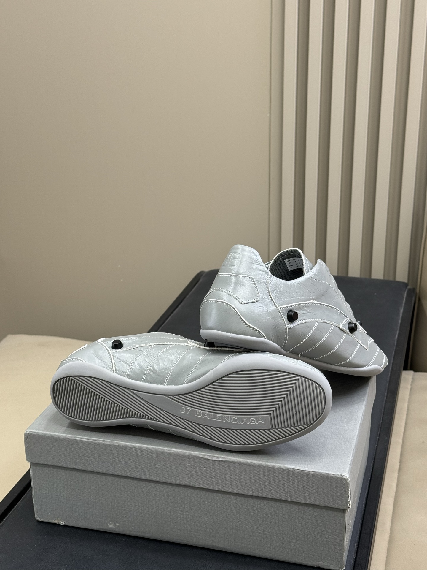 Bagsaaa Ba1en*iaga City sneaker in silver metallic leather
