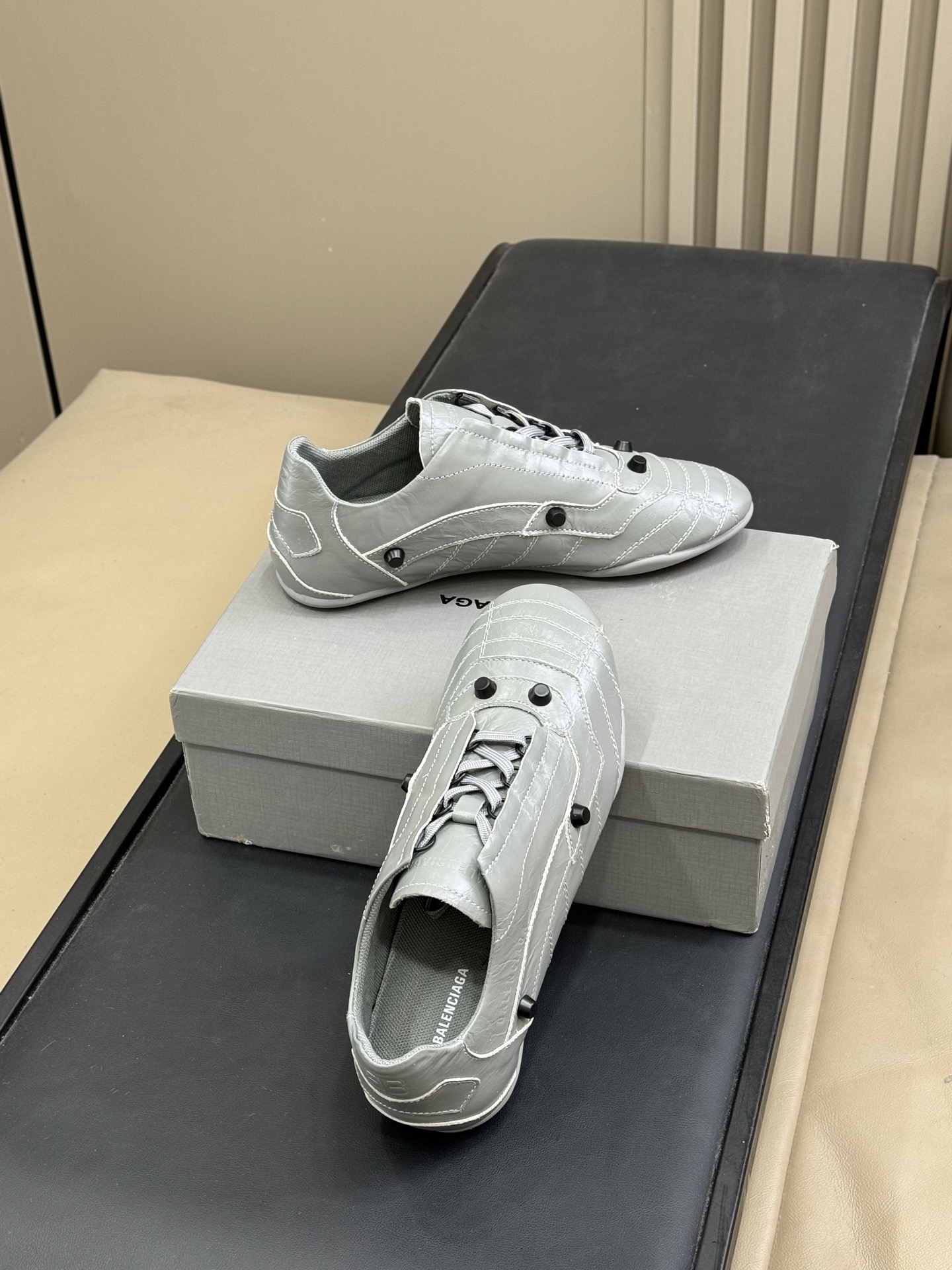 Bagsaaa Ba1en*iaga City sneaker in silver metallic leather