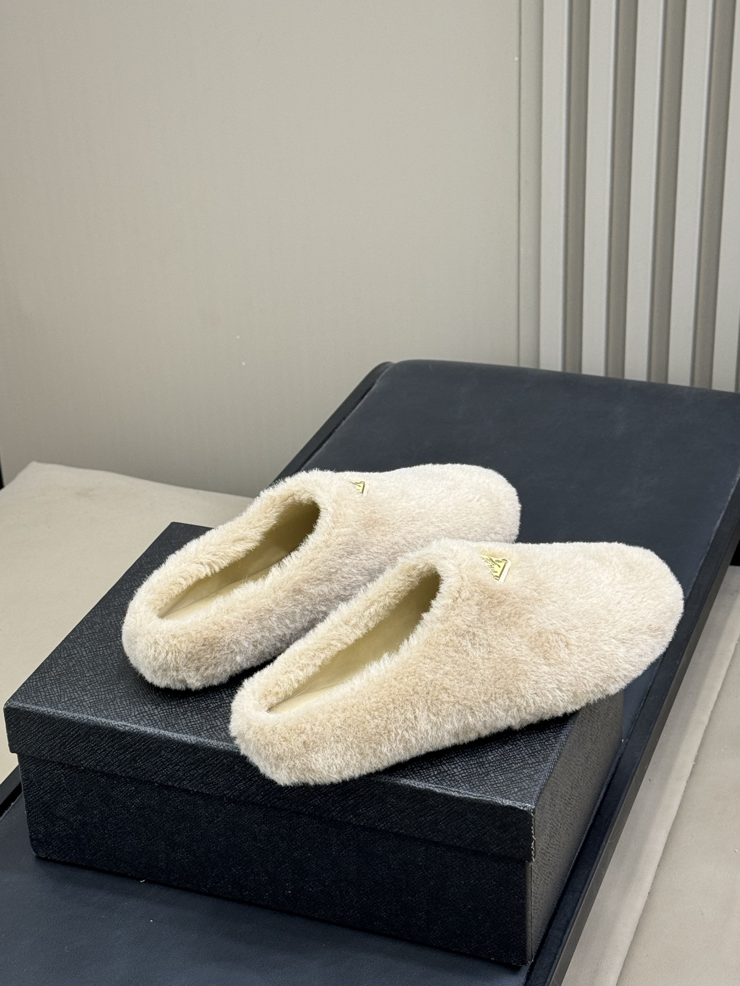 Bagsaaa Pra*a Suede and Shearling Slippers light beige