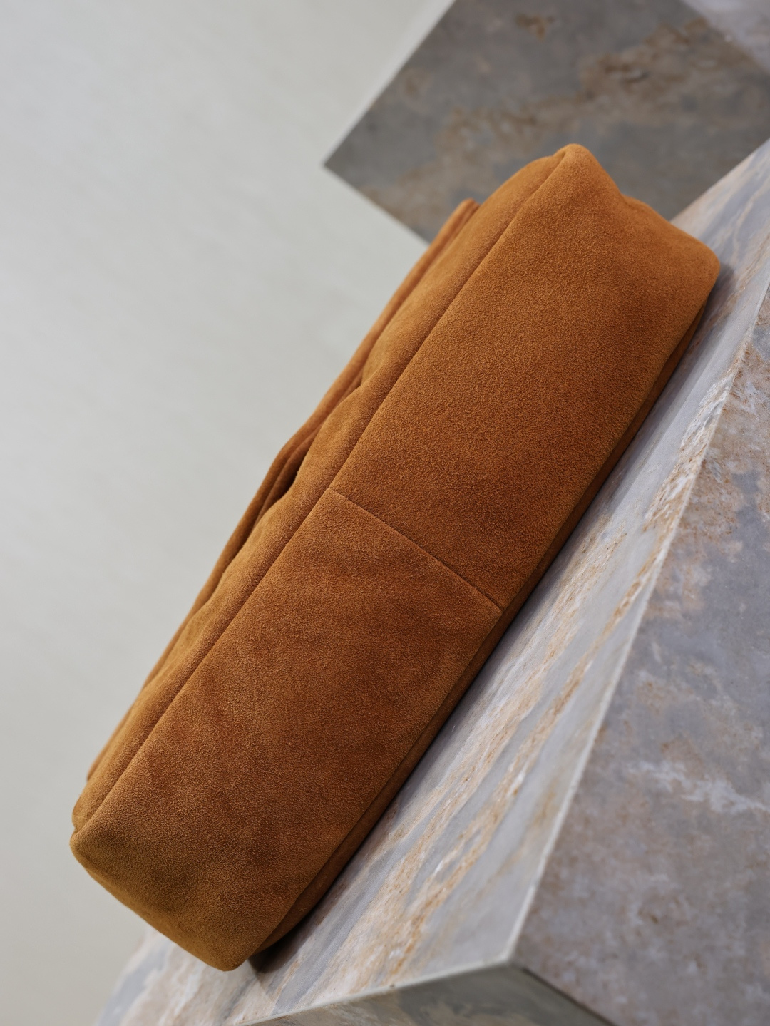 Bagsaaa Y51 CALYPSO large in suede 777399 Warm Caramel Cognac - 38cm