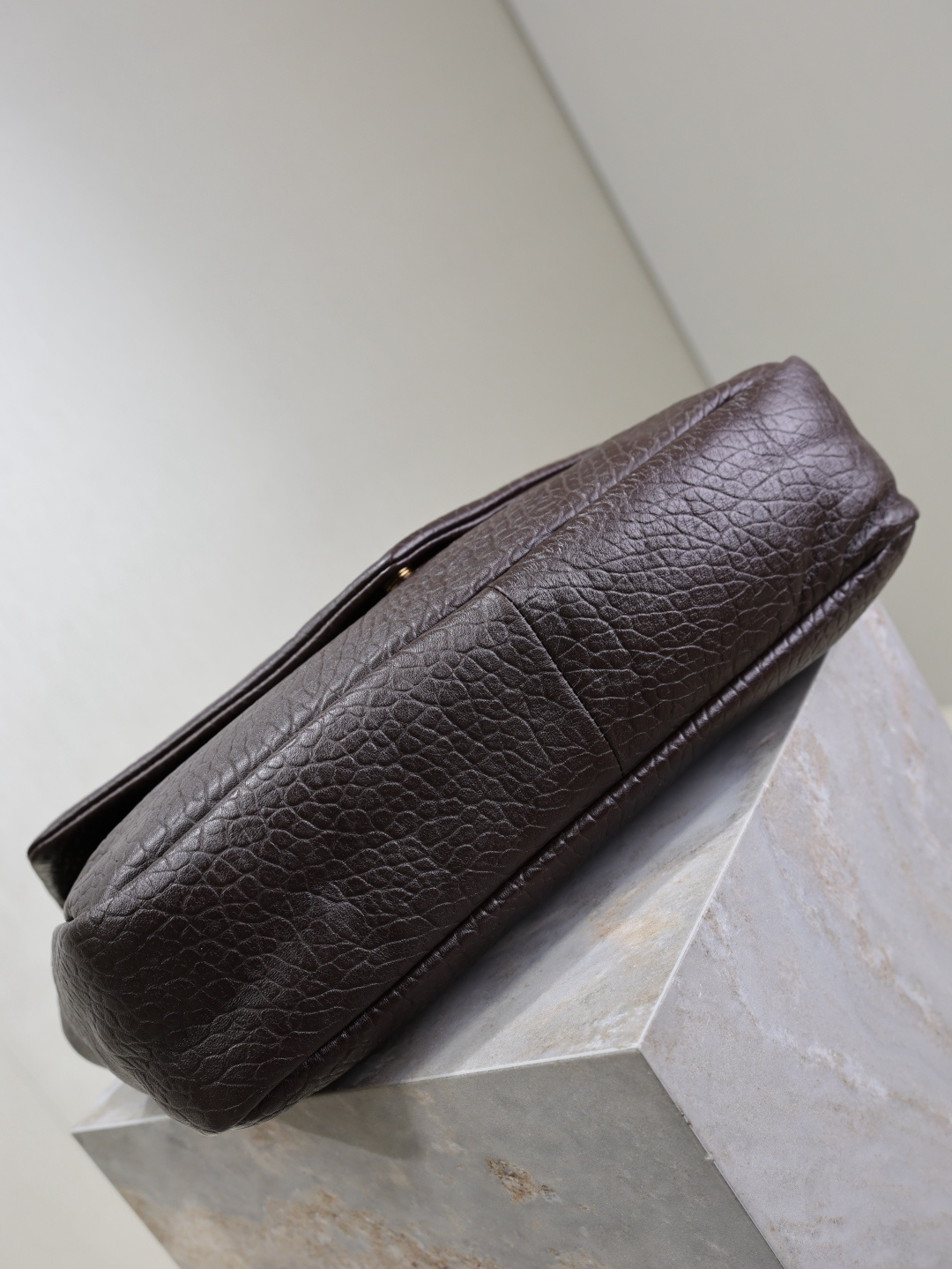 Bagsaaa Y51 Calypso large in grained lambskin 777399 ARABICA - 38cm