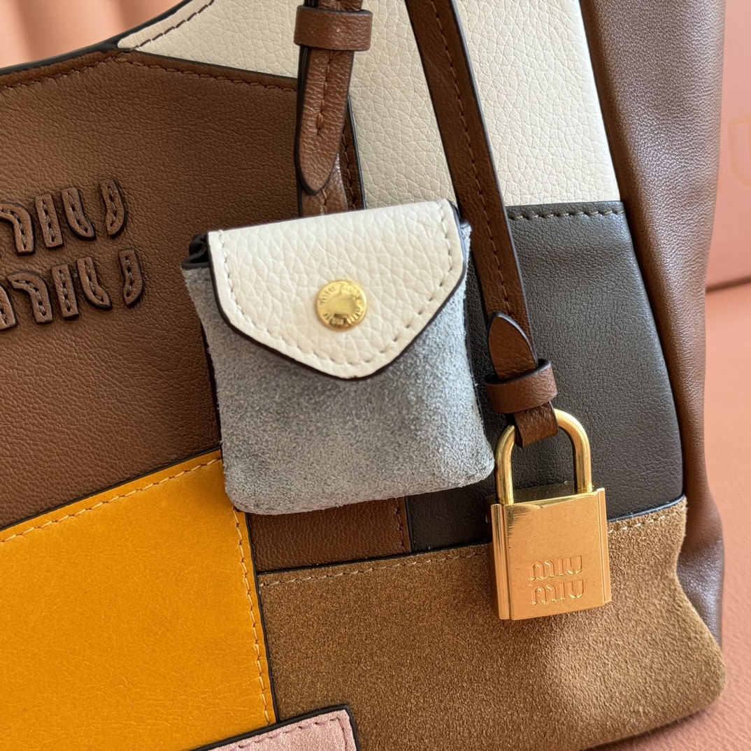 Bagsaaa Miu Miu Patchwork leather handbag 5BA304 - 25.5cm
