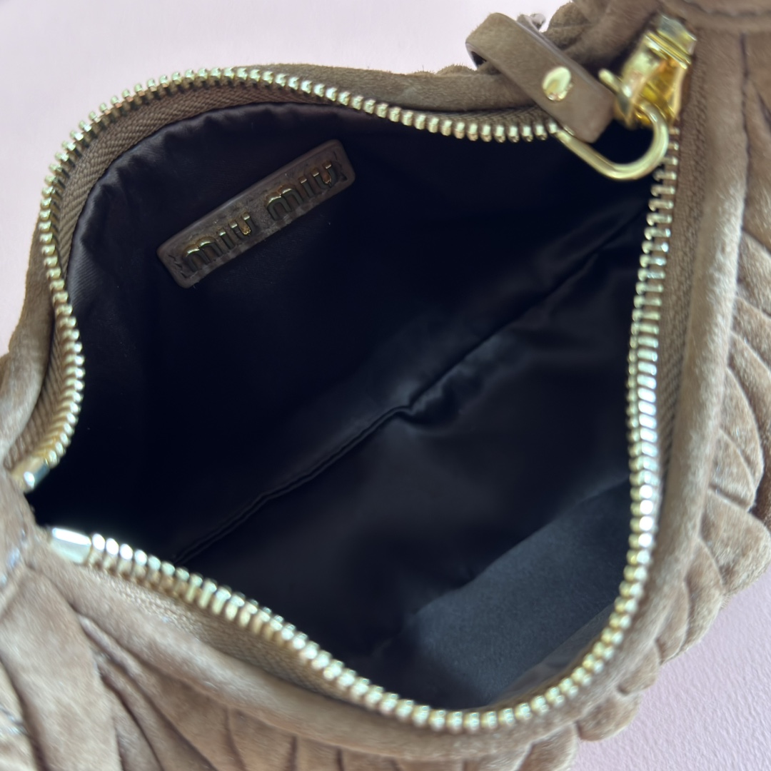 Bagsaaa Miu Miu Wander matelassé suede bag 5BC125 dark brown - 20cm