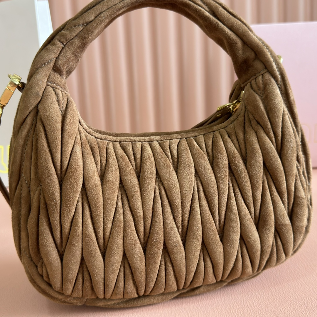 Bagsaaa Miu Miu Wander matelassé suede bag 5BC125 dark brown - 20cm