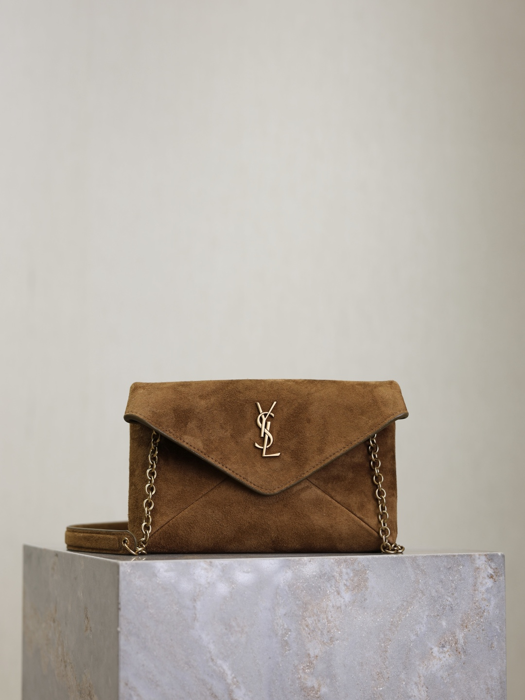Bagsaaa Y51 CASSANDRE chain clutch in suede 819271 brown - 19cm