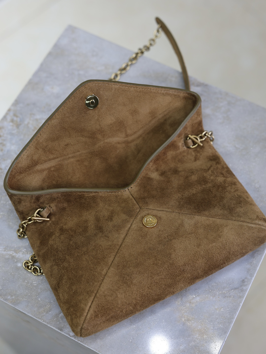 Bagsaaa Y51 CASSANDRE chain clutch in suede 819271 brown - 19cm