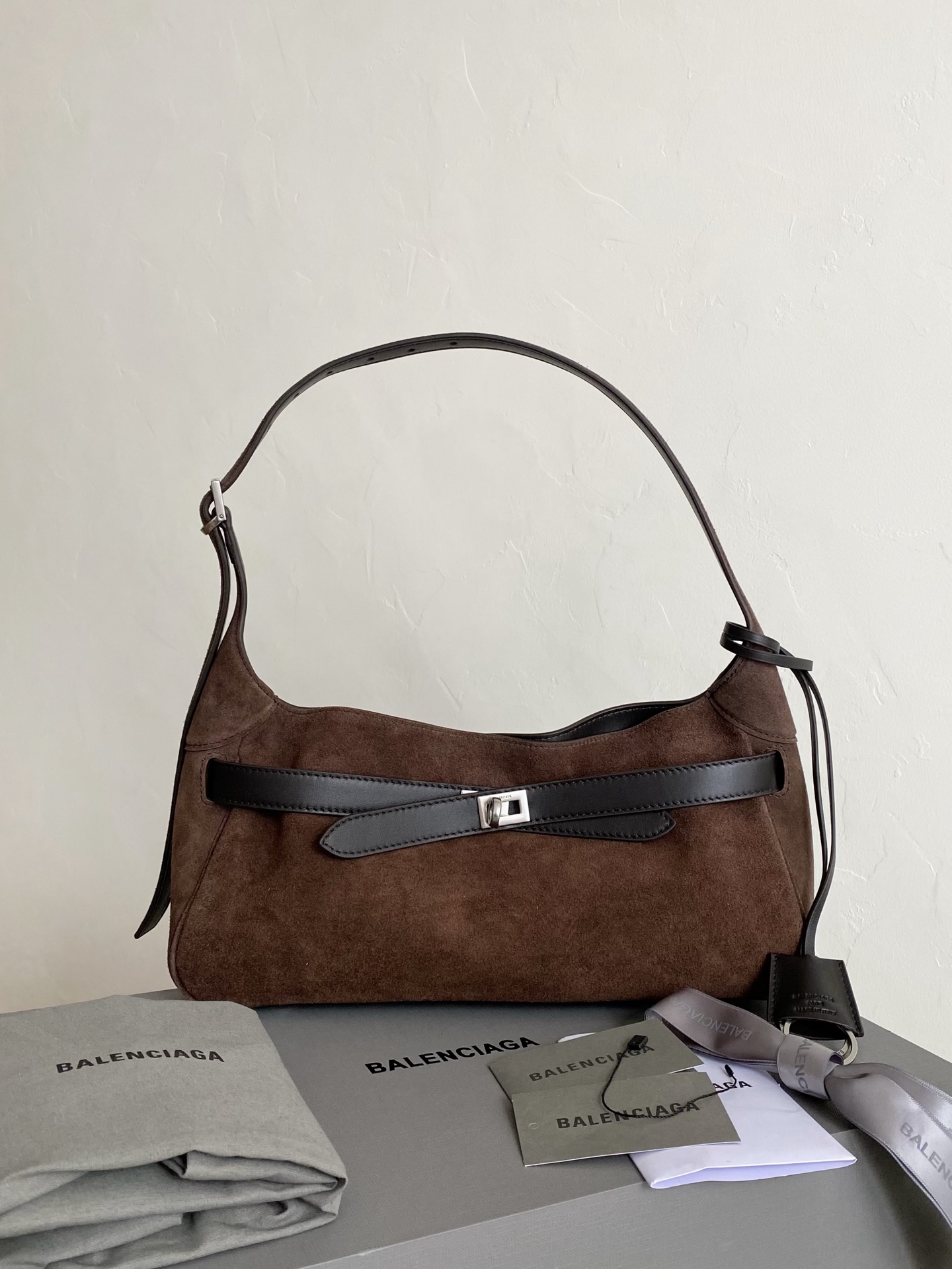Bagsaaa Ba1en*iaga Bel Air small shoulder bag dark brown suede - 30cm