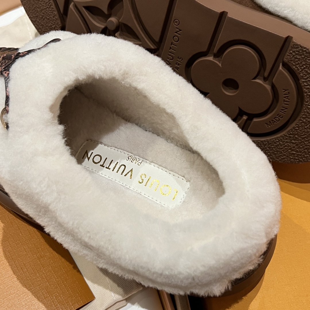 Bagsaaa L0vis Vvtt0n Cortina Closed Mule in brown suede