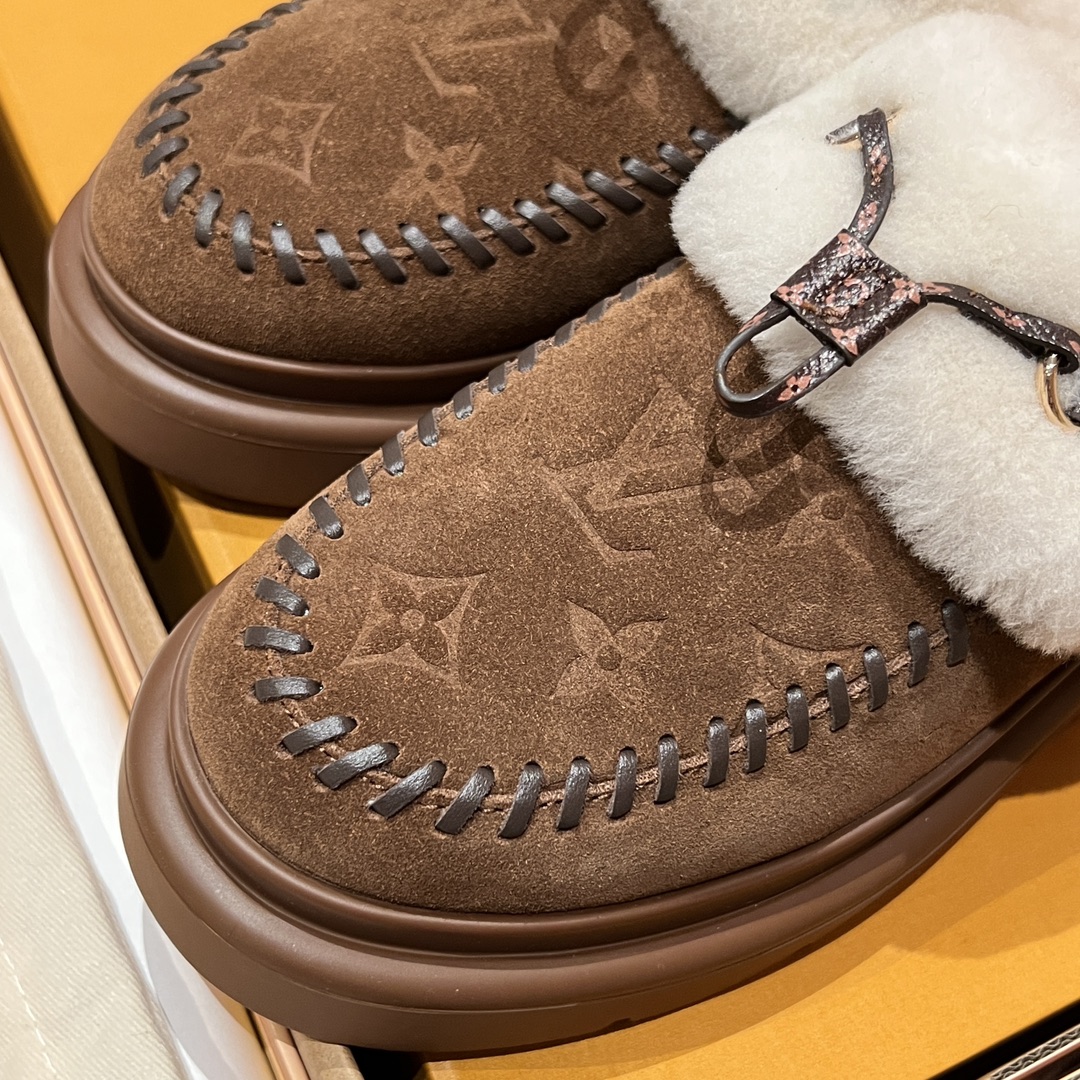 Bagsaaa L0vis Vvtt0n Cortina Closed Mule in brown suede