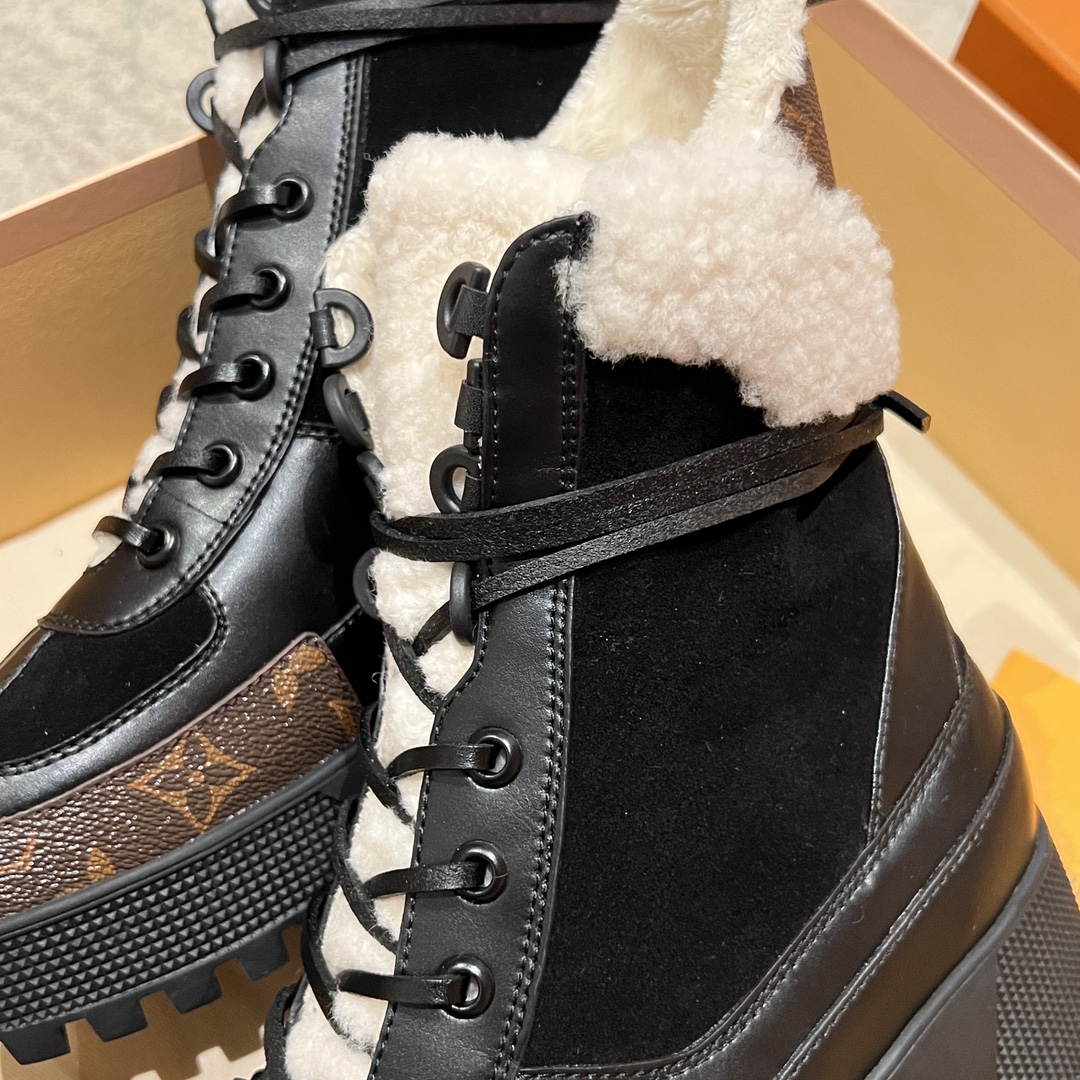 Bagsaaa L0vis Vvtt0n Laureate platform desert boot in black