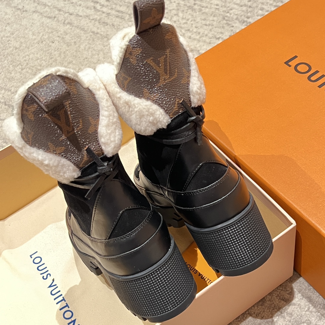 Bagsaaa L0vis Vvtt0n Laureate platform desert boot in black