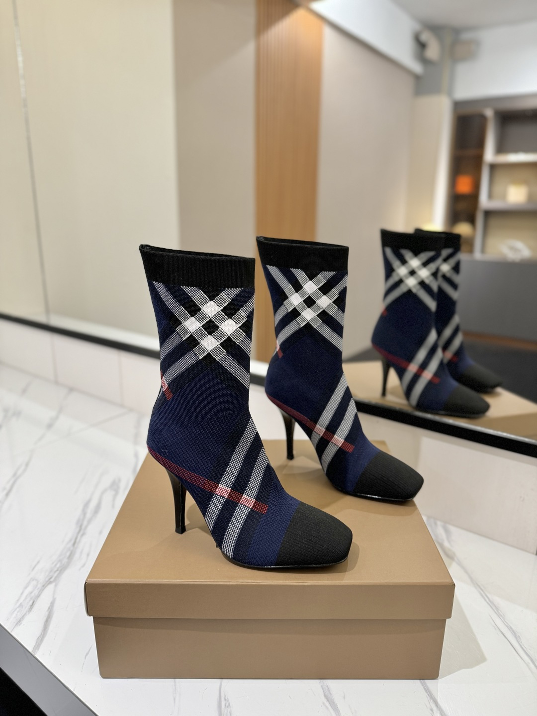 Bagsaaa Bv*b*rry check-pattern knit sock ankle boots navy blue