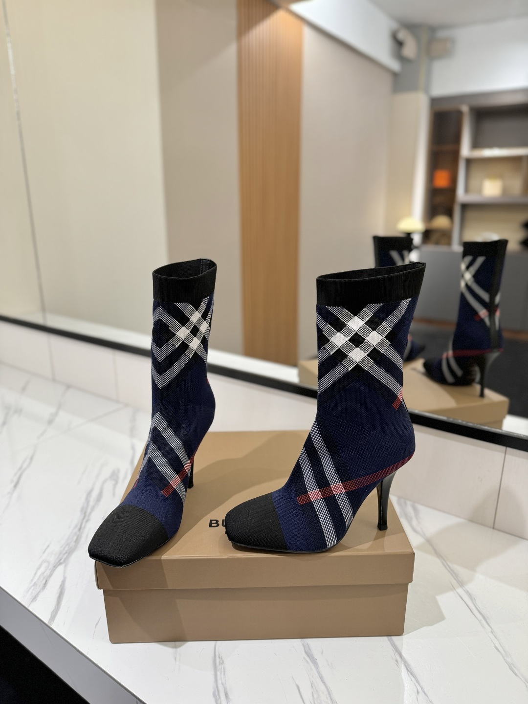 Bagsaaa Bv*b*rry check-pattern knit sock ankle boots navy blue