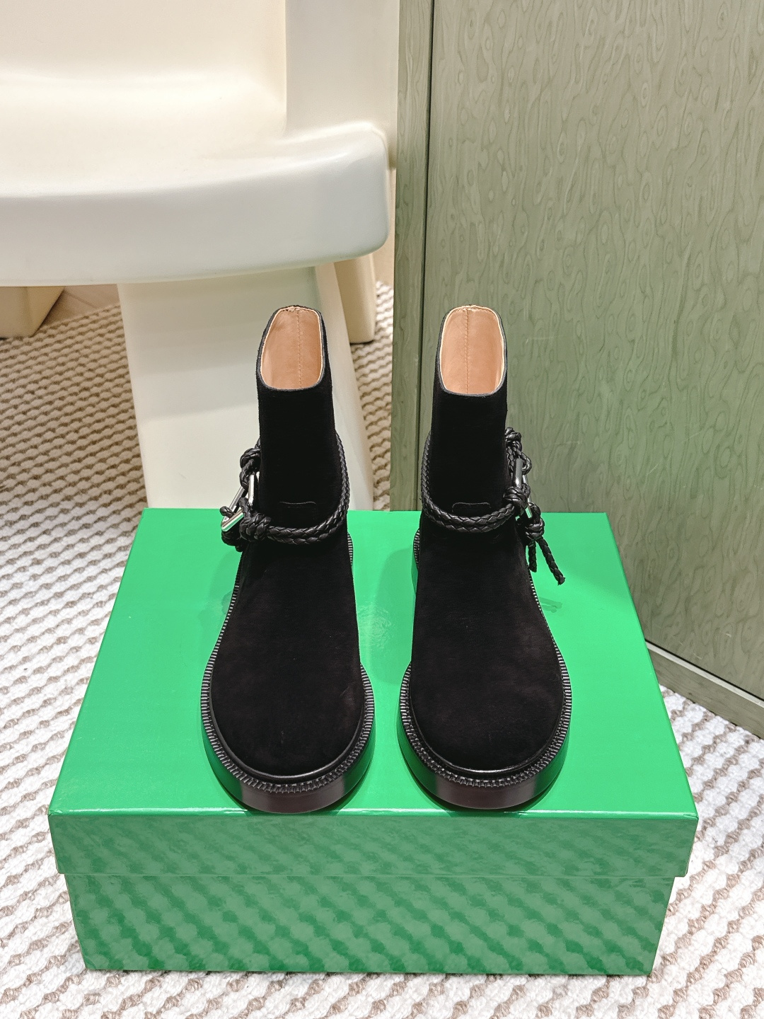 Bagsaaa B0tt*ga Ven*ta James ankle boots in black suede