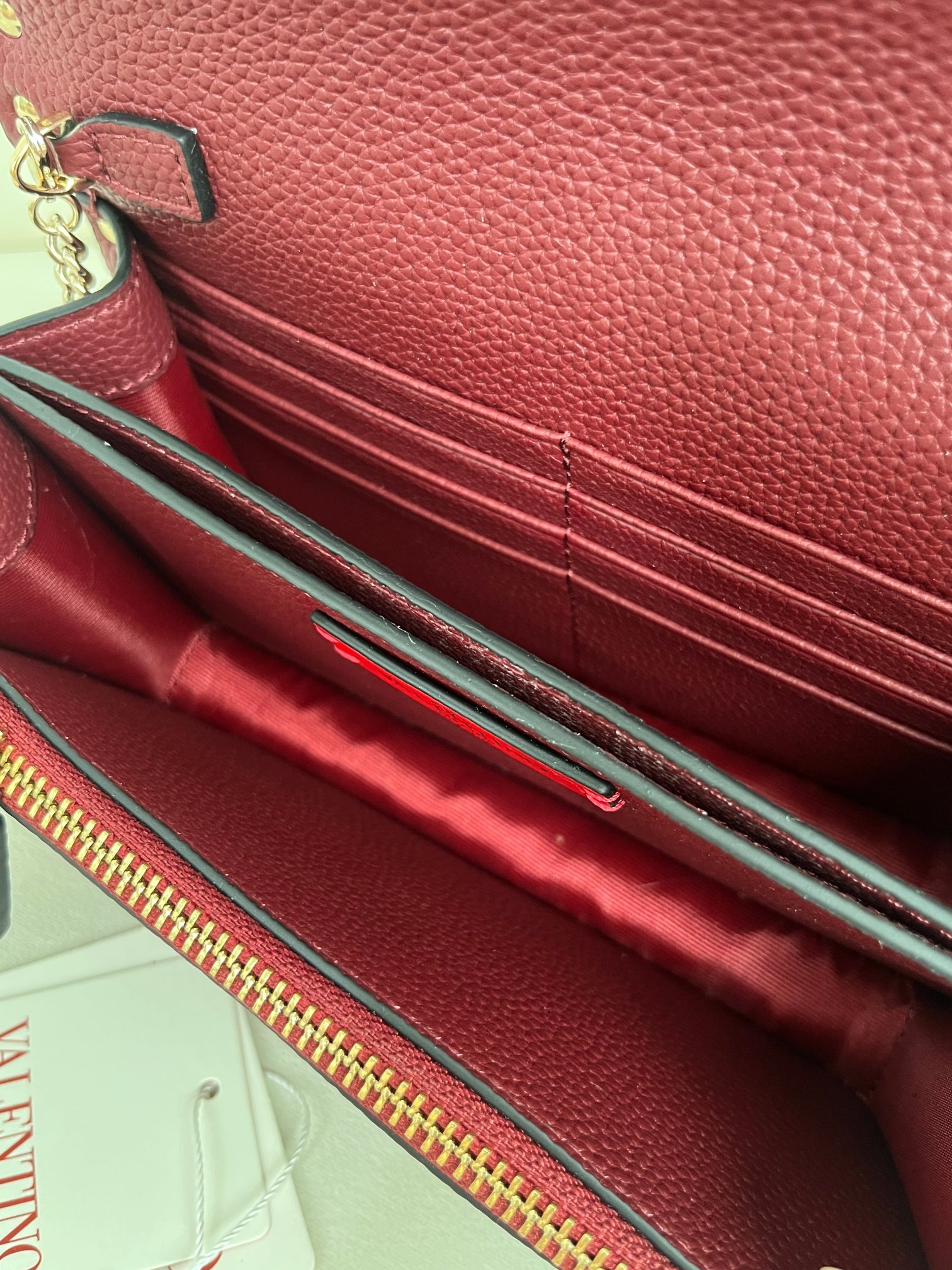 Bagsaaa Va1e*ntin0 Garavani Rockstud WOC in red grainy - 21cm