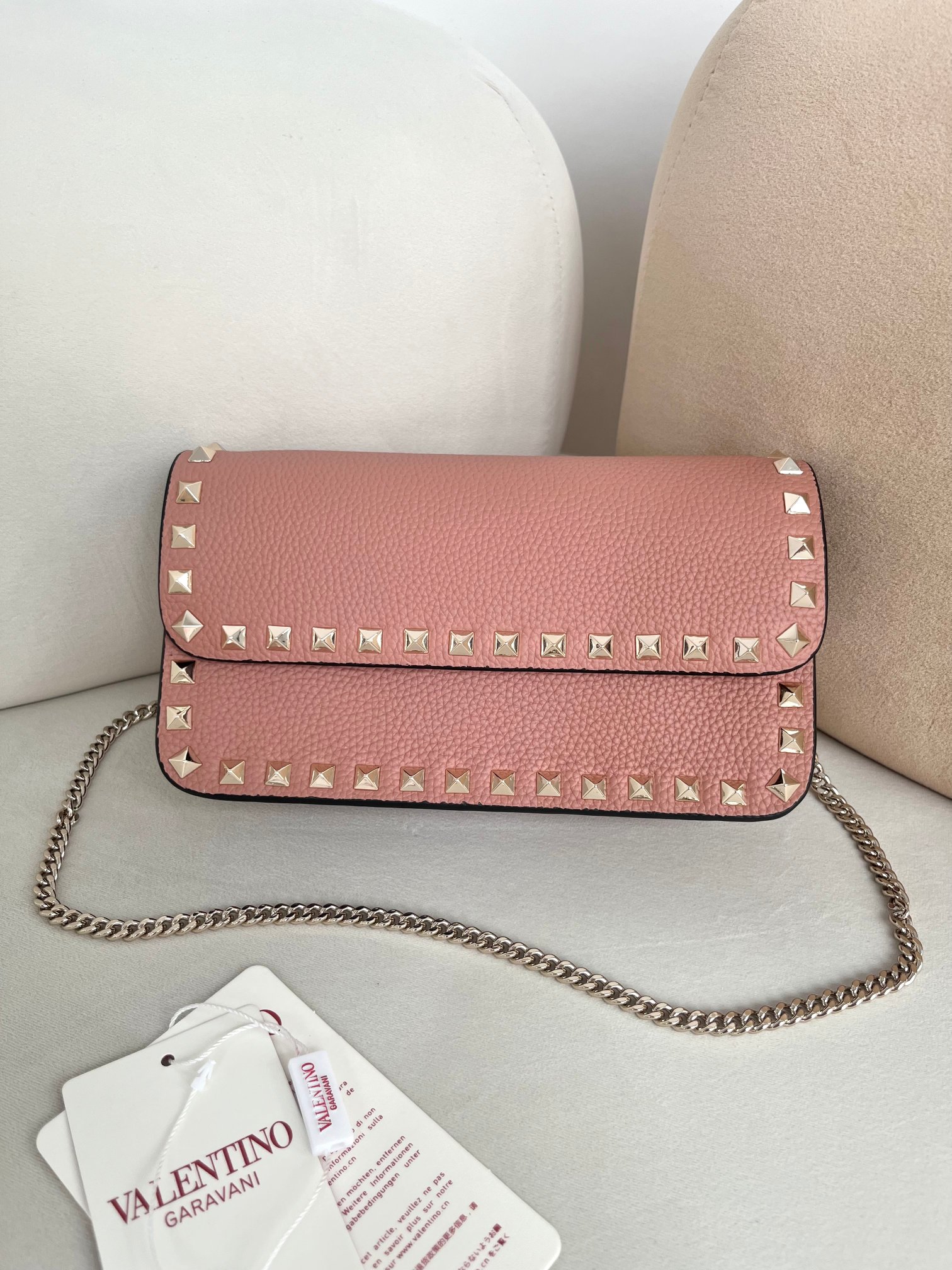 Bagsaaa Va1e*ntin0 Garavani Rockstud WOC in pink grainy - 21cm