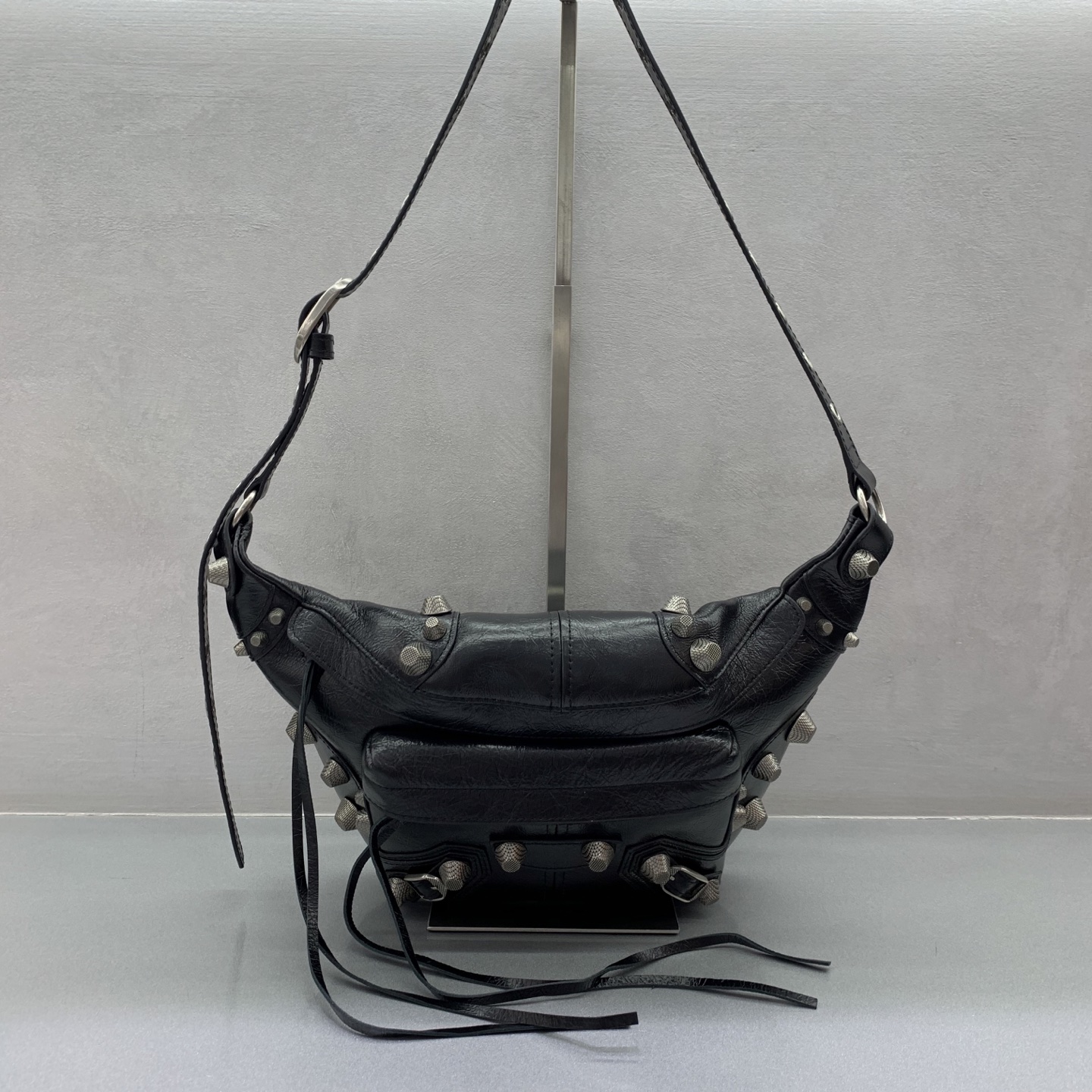 Bagsaaa Ba1en*iaga Le Cagole leather belt bag in black & silver - 42cm