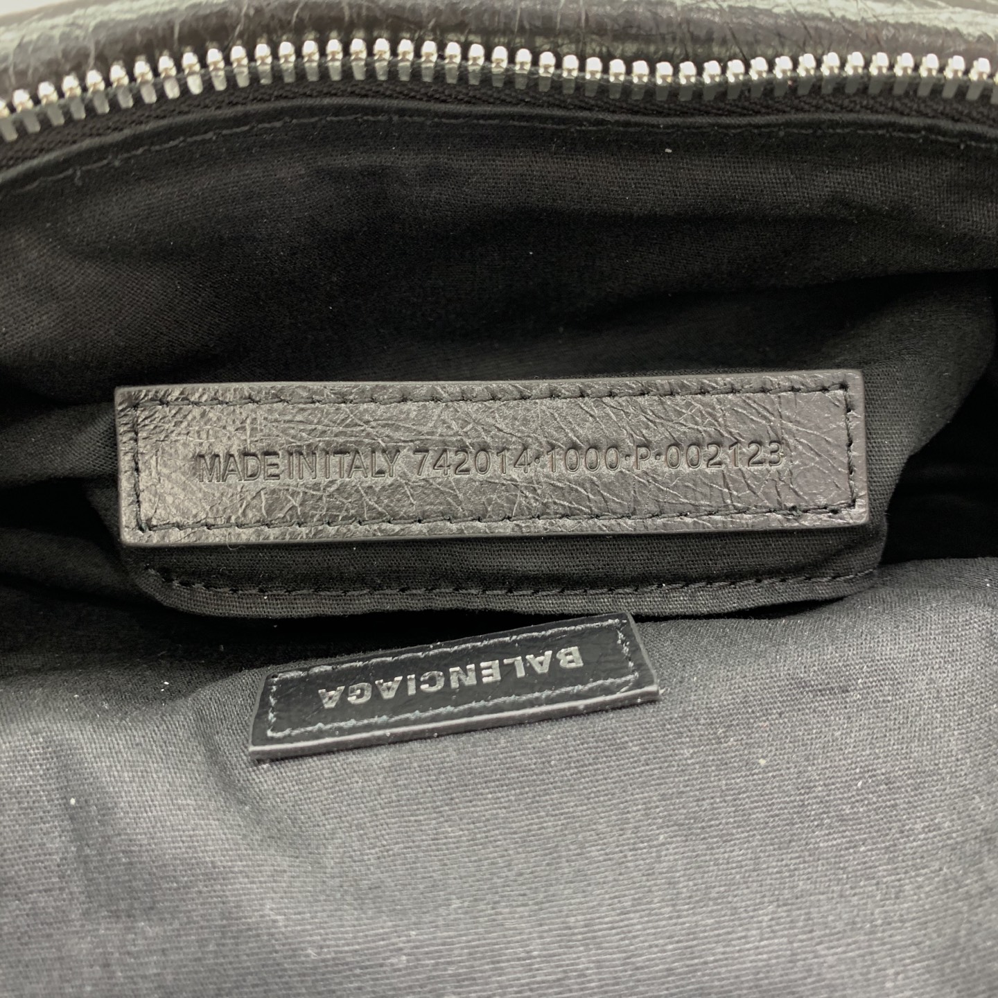 Bagsaaa Ba1en*iaga Le Cagole leather belt bag in black & silver - 42cm