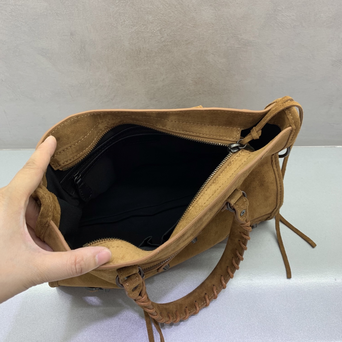 Bagsaaa Ba1en*iaga Le City bag brown suede - 30cm