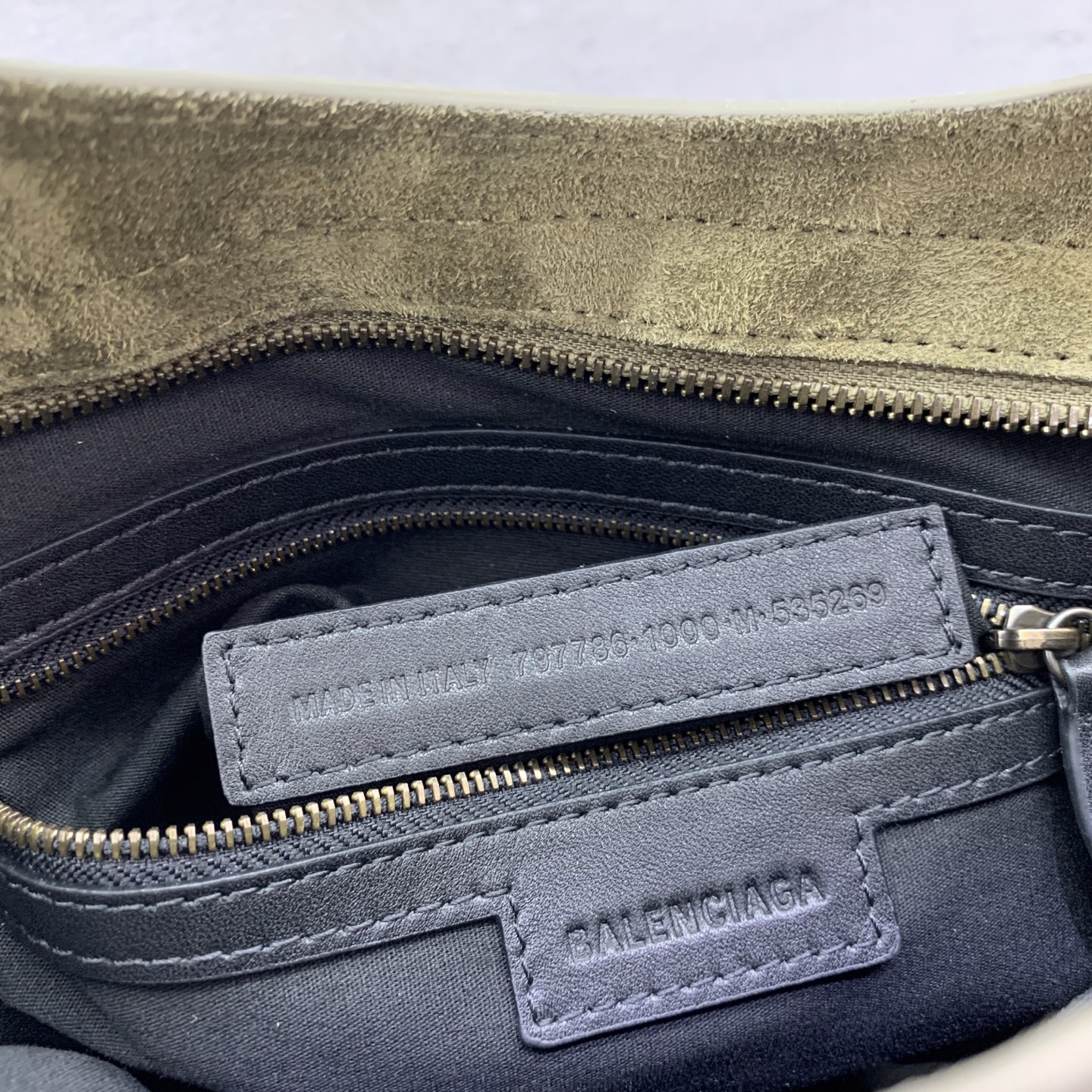 Bagsaaa Ba1en*iaga Le City bag green suede - 30cm