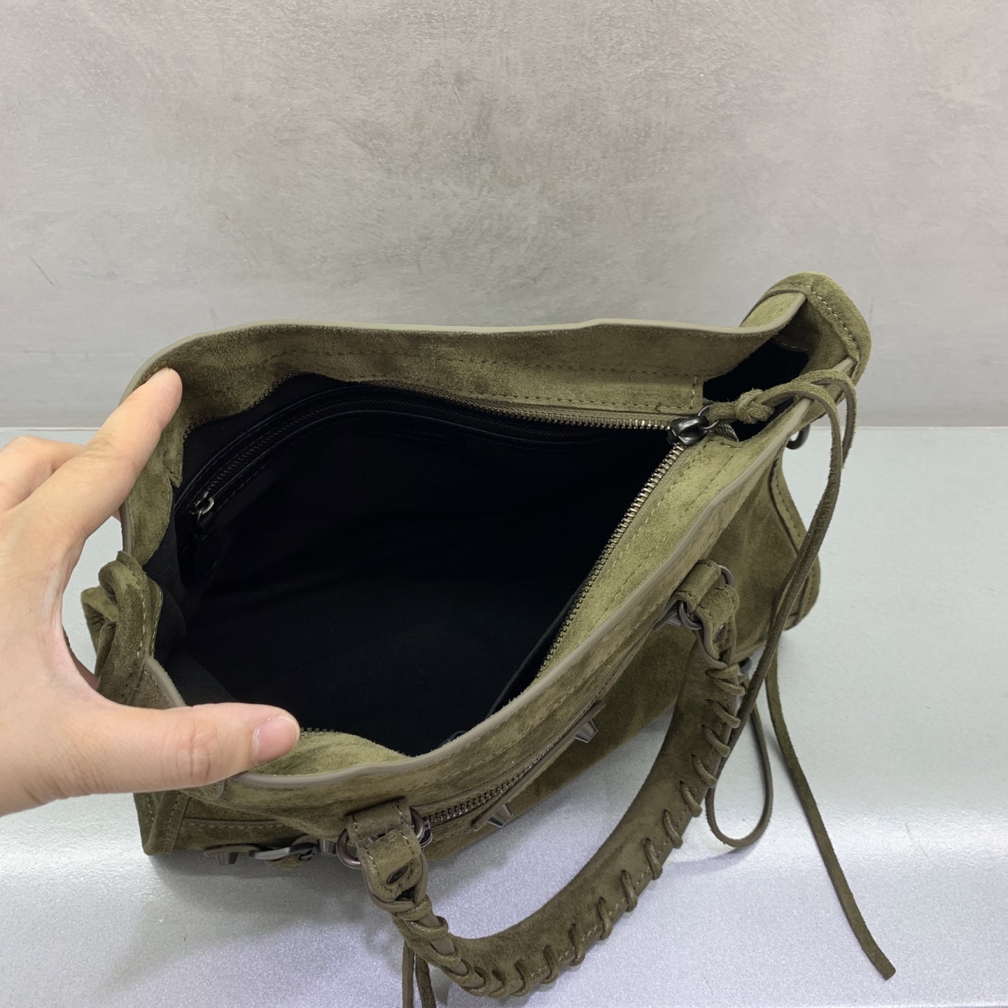 Bagsaaa Ba1en*iaga Le City bag green suede - 30cm