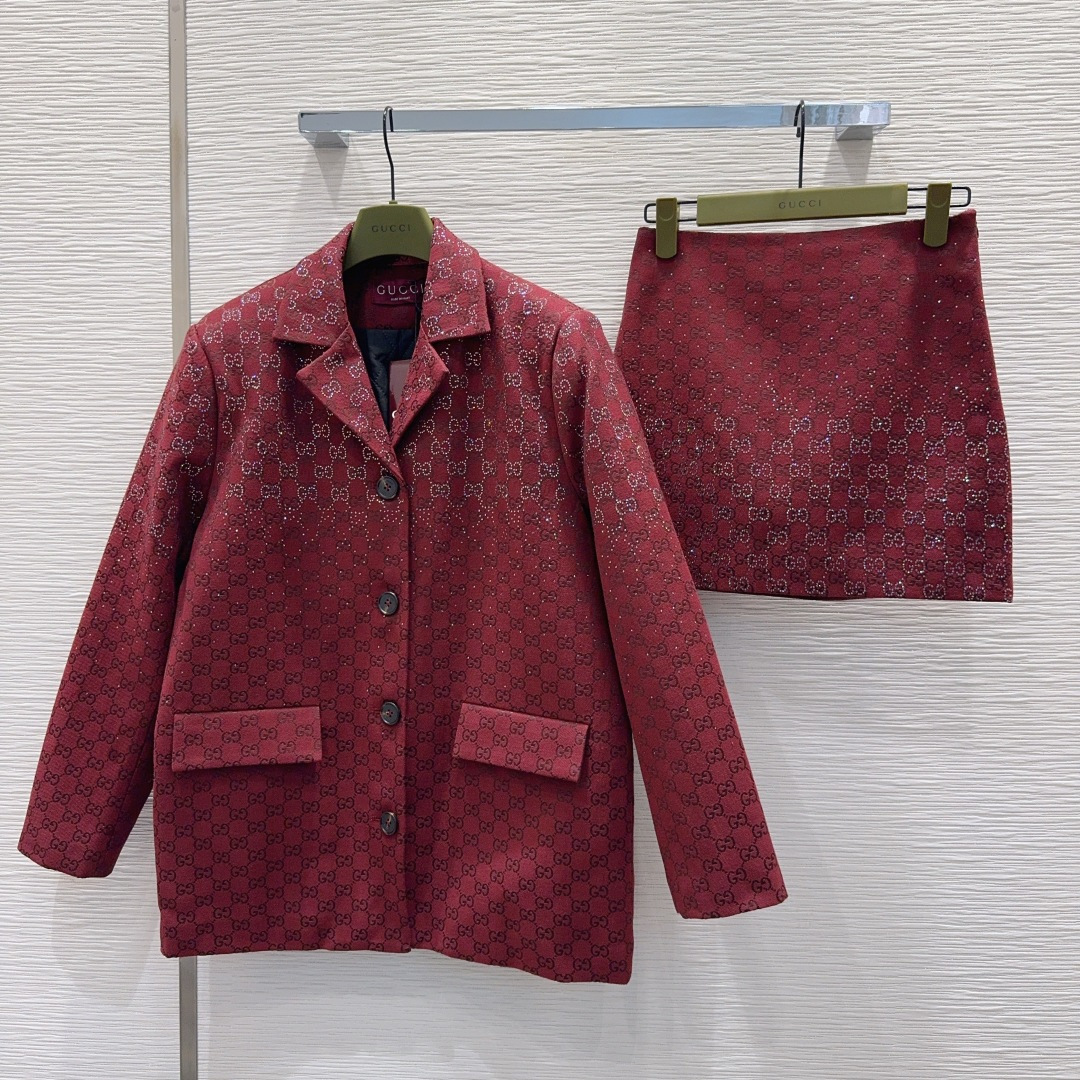 Bagsaaa Gvc*1 GG Crystal canvas blazer in burgundy