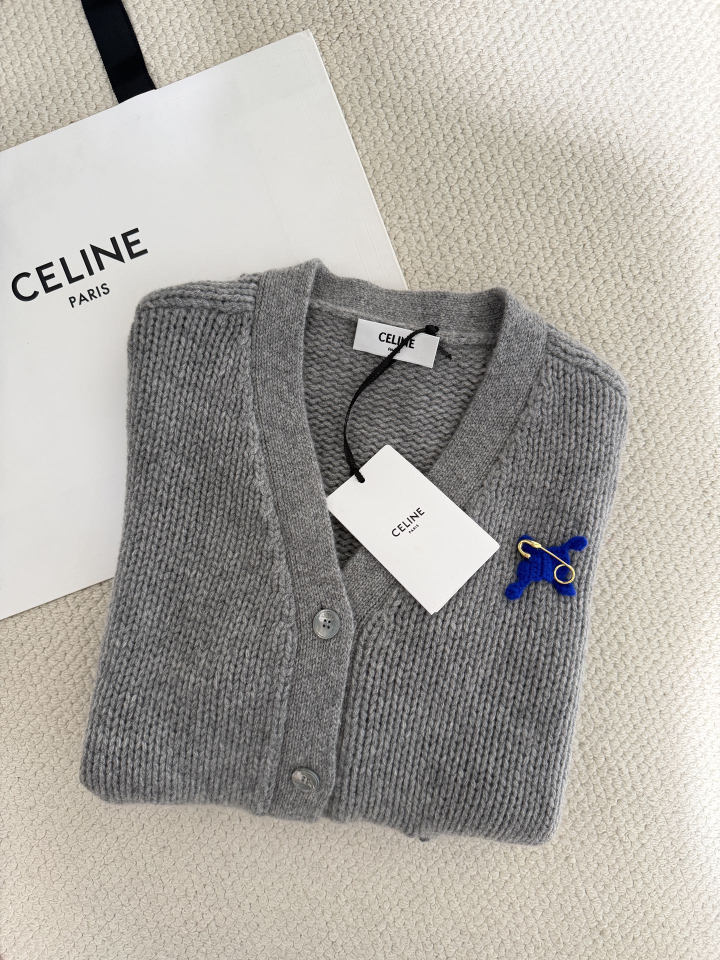 Bagsaaa Ce1i*e cashmere cardigan in grey