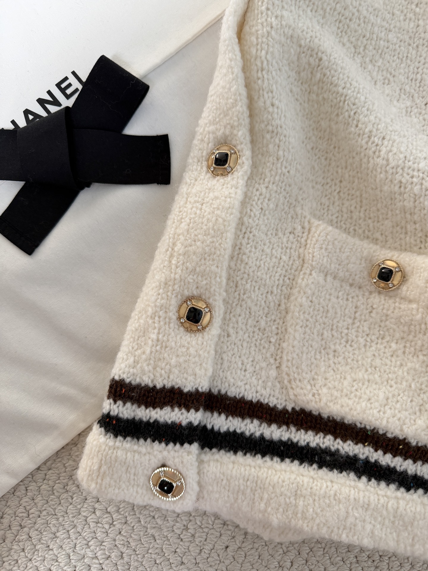 Bagsaaa Ch**el Cardigan Cashmere & Alpaca Colours White P79705