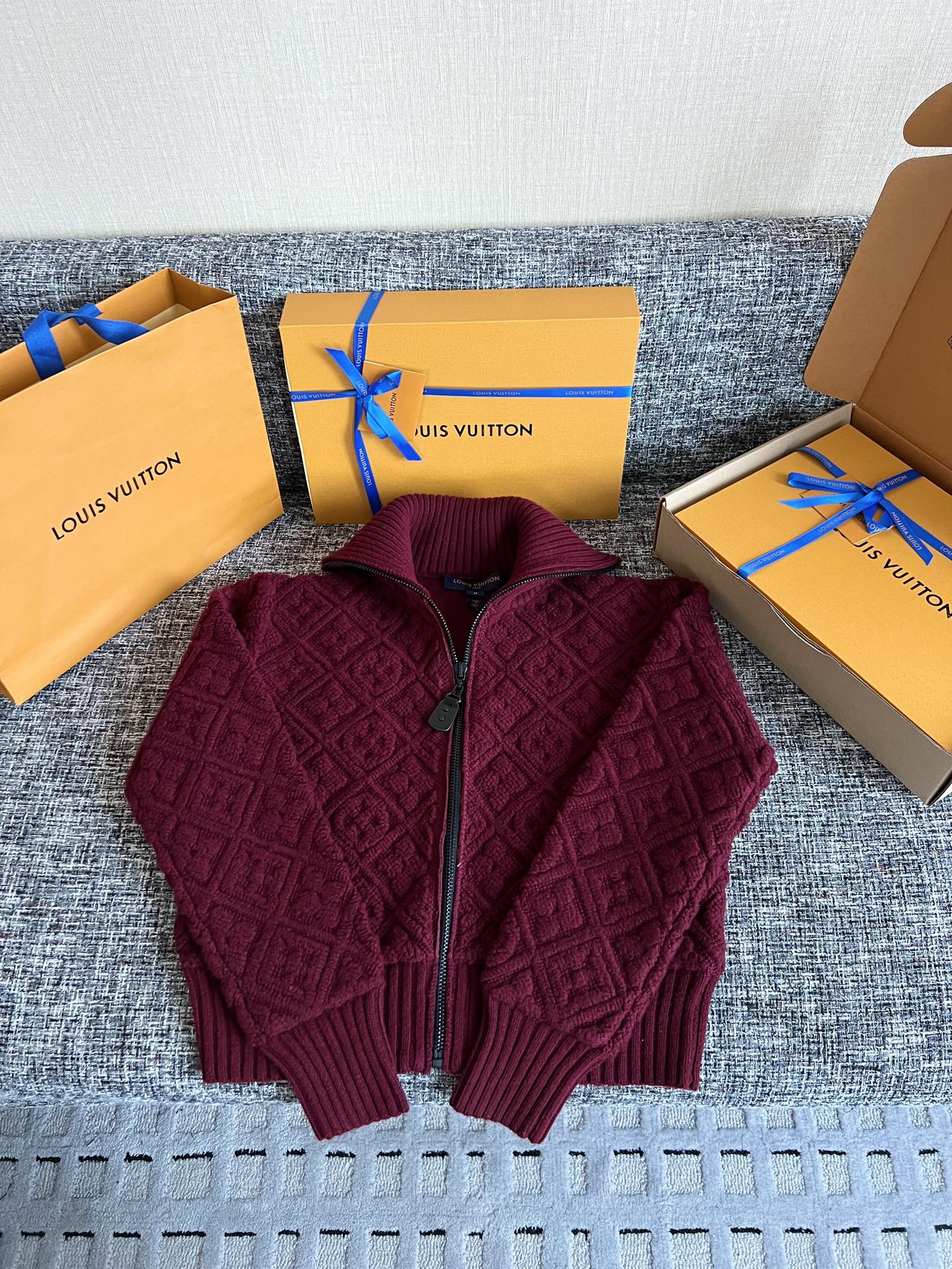 Bagsaaa L0vis Vvtt0n Monogram Jacquard Fleece Jacket in wine