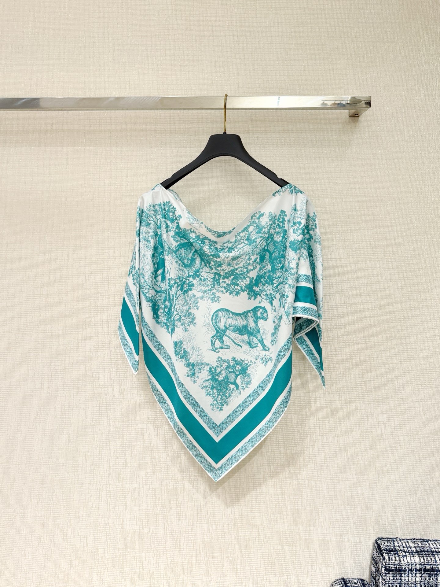 Bagsaaa D10r Toile de Jouy Sauvage D10r Silk Top Ecru and turquoise Silk Twill - 130 x 66 cm