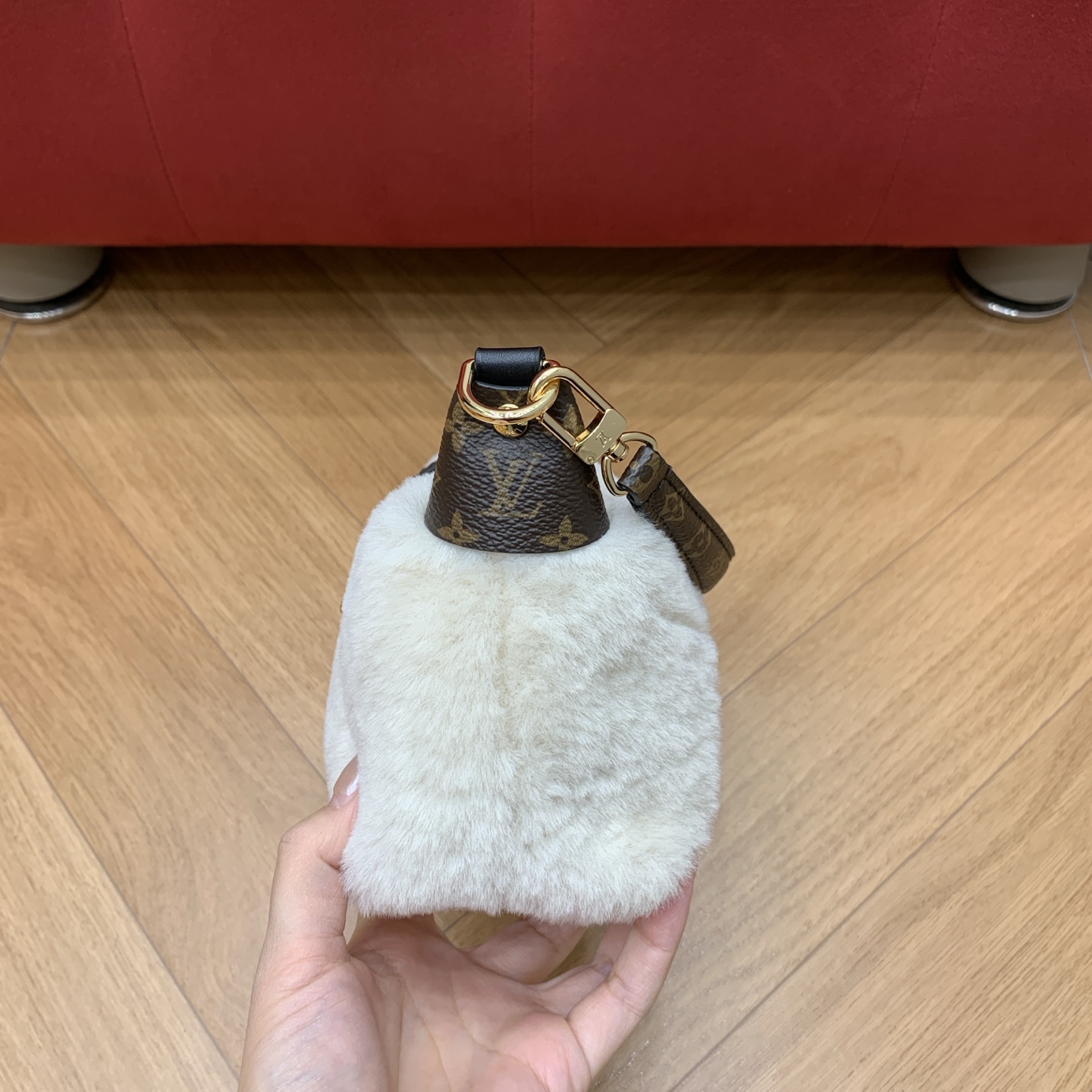 Bagsaaa LV M26245 Pochette Mia cream shearling - 22cm
