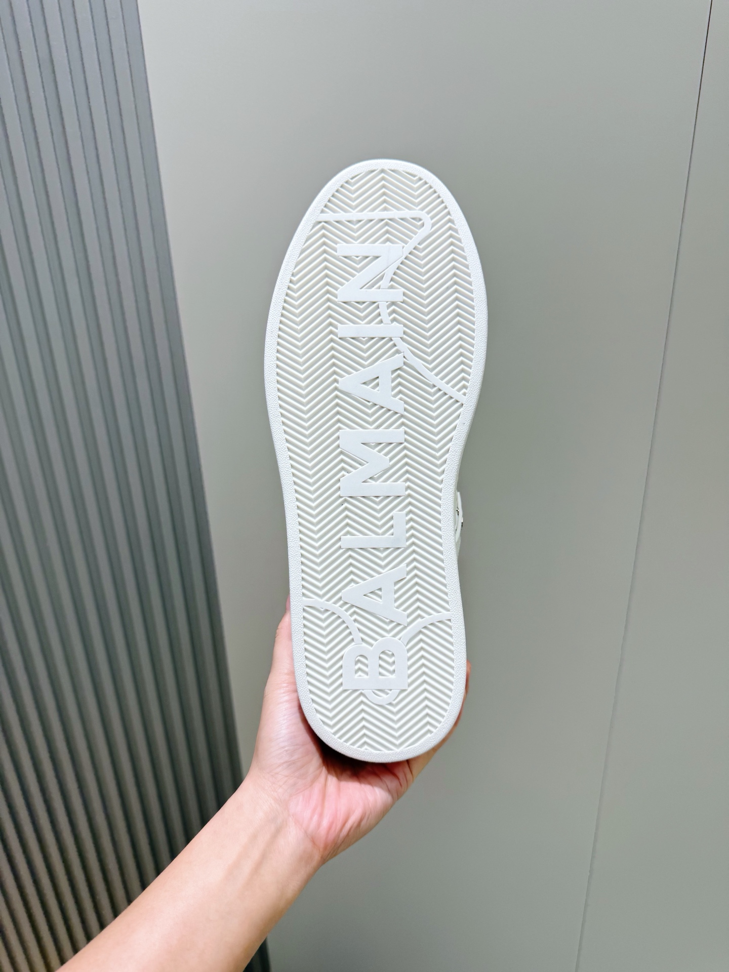 Bagsaaa Balmain white monogram-embossed leather sneakers