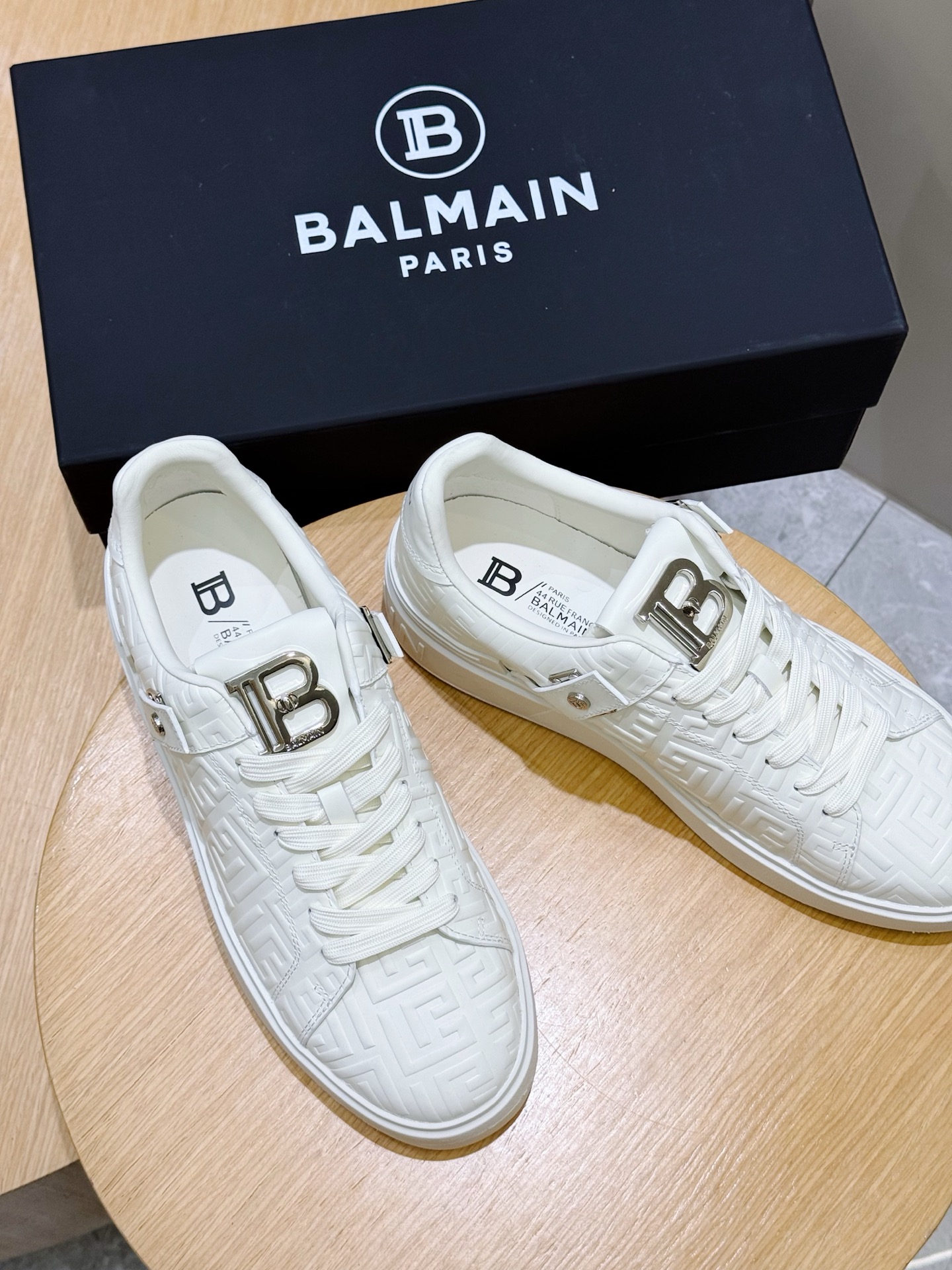 Bagsaaa Balmain white monogram-embossed leather sneakers