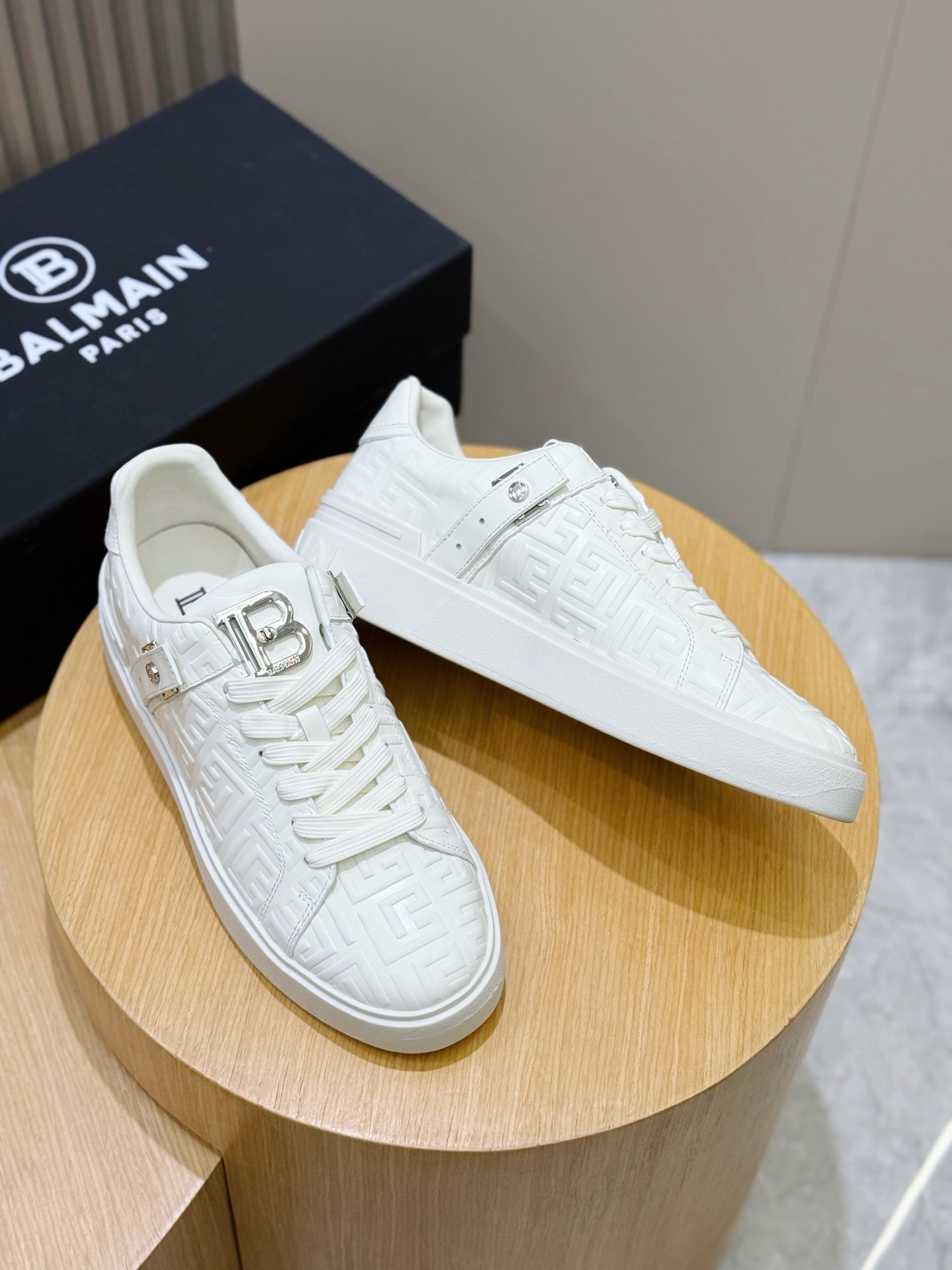 Bagsaaa Balmain white monogram-embossed leather sneakers