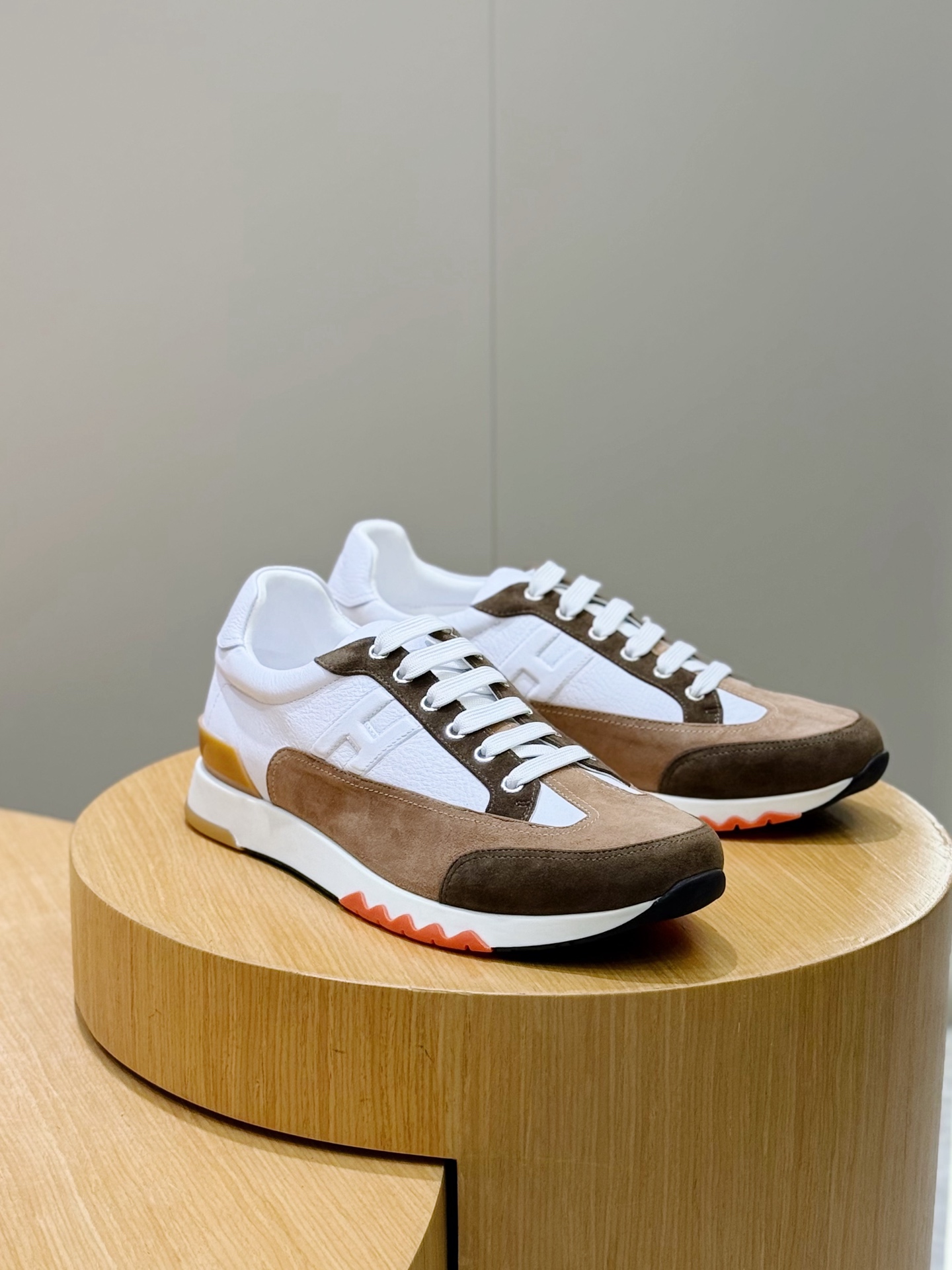 Bagsaaa H**me5 Trail sneaker white & brown