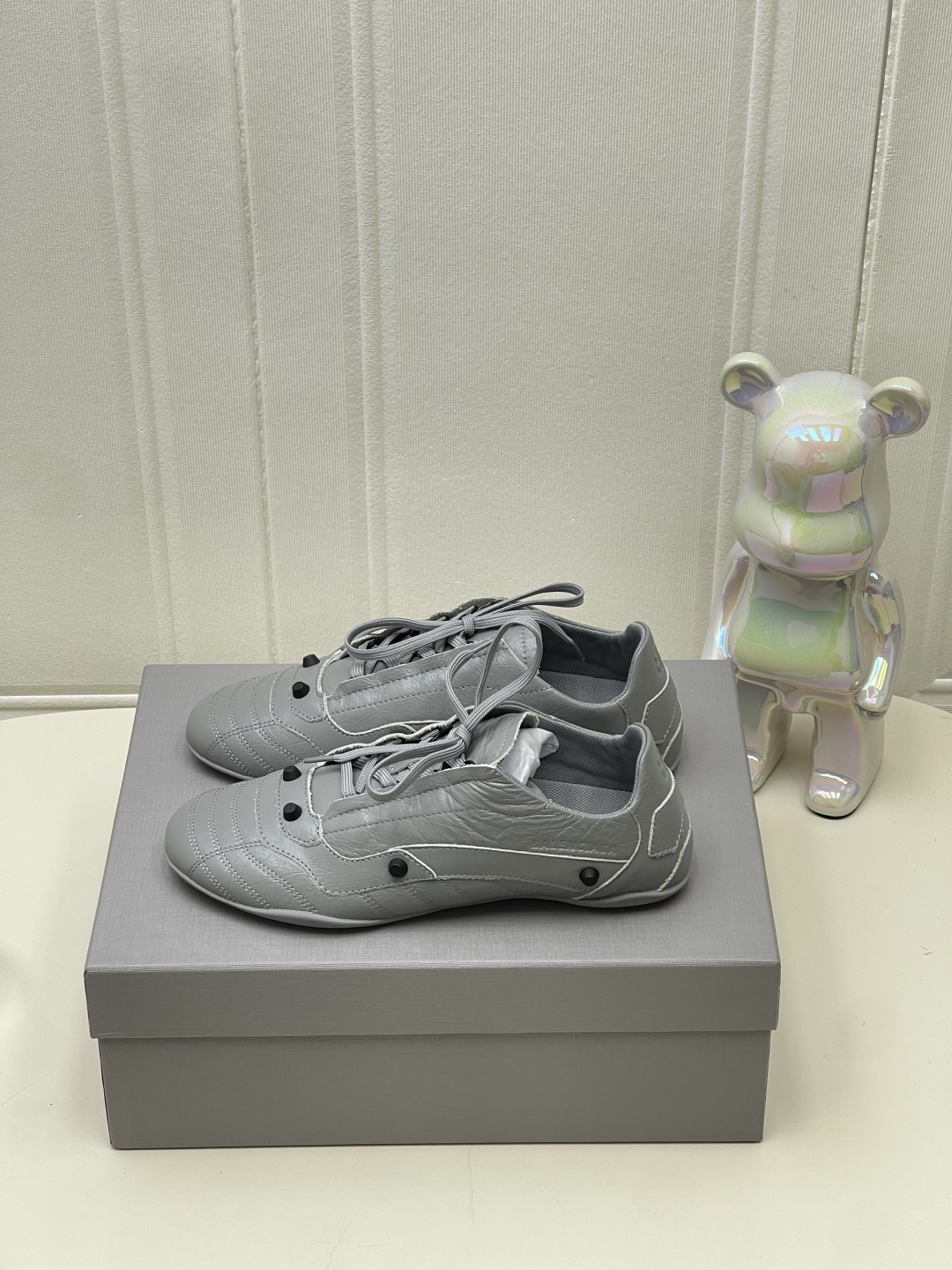Bagsaaa Ba1en*iaga City sneaker in gray leather