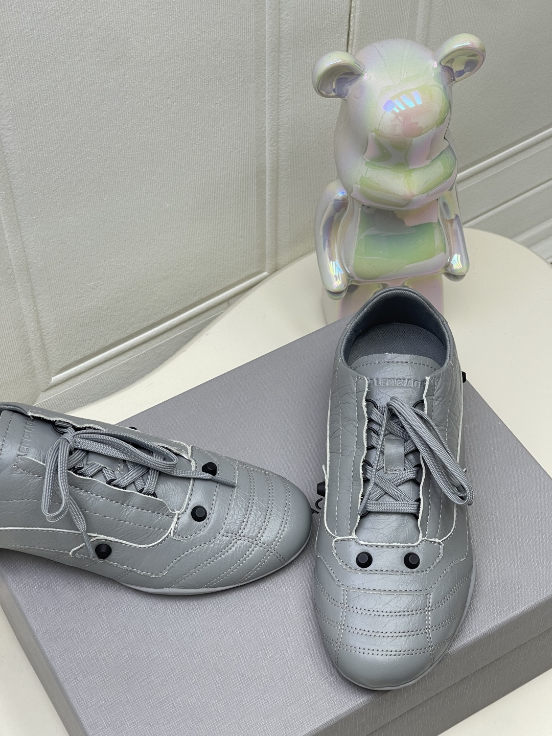 Bagsaaa Ba1en*iaga City sneaker in gray leather