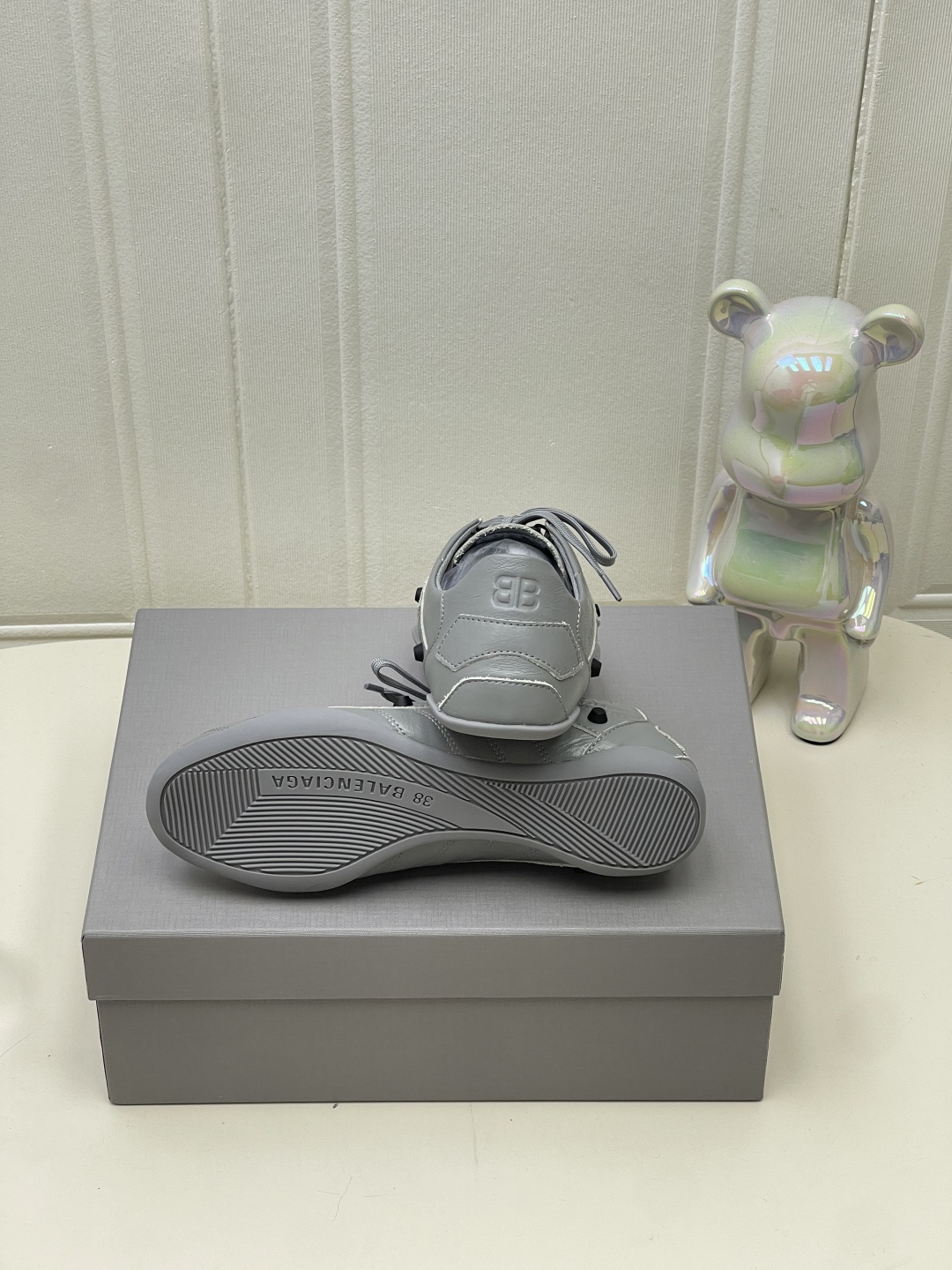 Bagsaaa Ba1en*iaga City sneaker in gray leather