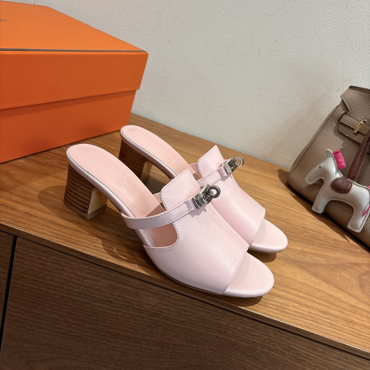 Bagsaaa H**me5 Candy sandal light pink