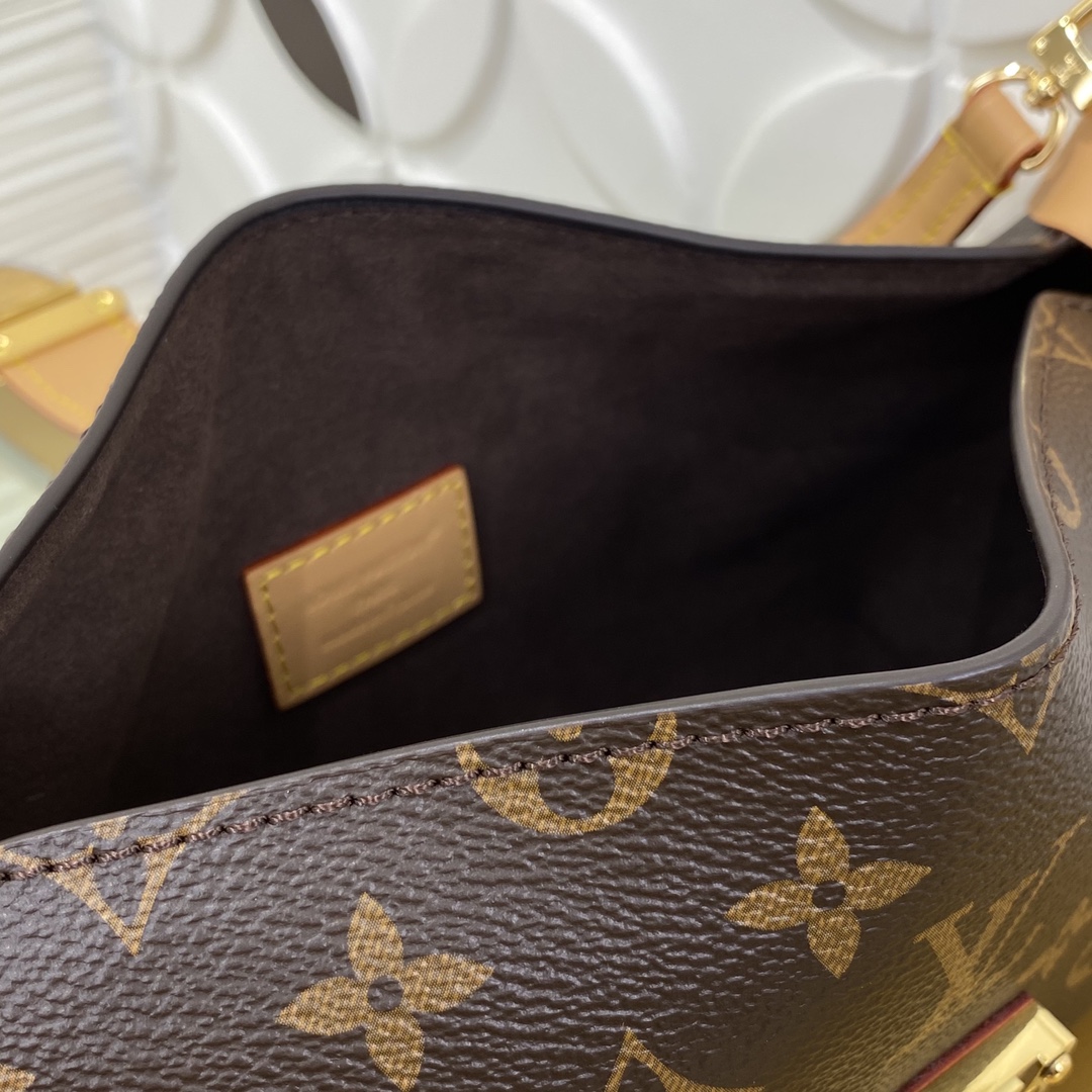 Bagsaaa L0vis Vvtt0n Pochette Mia handbag in Monogram canvas - 22cm