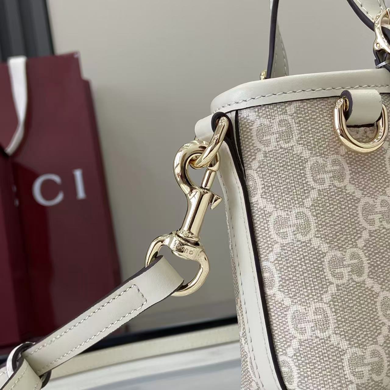 Bagsaaa Gvc*1 Emblem mini bag 855491 beige and white GG fabric - 17.5cm