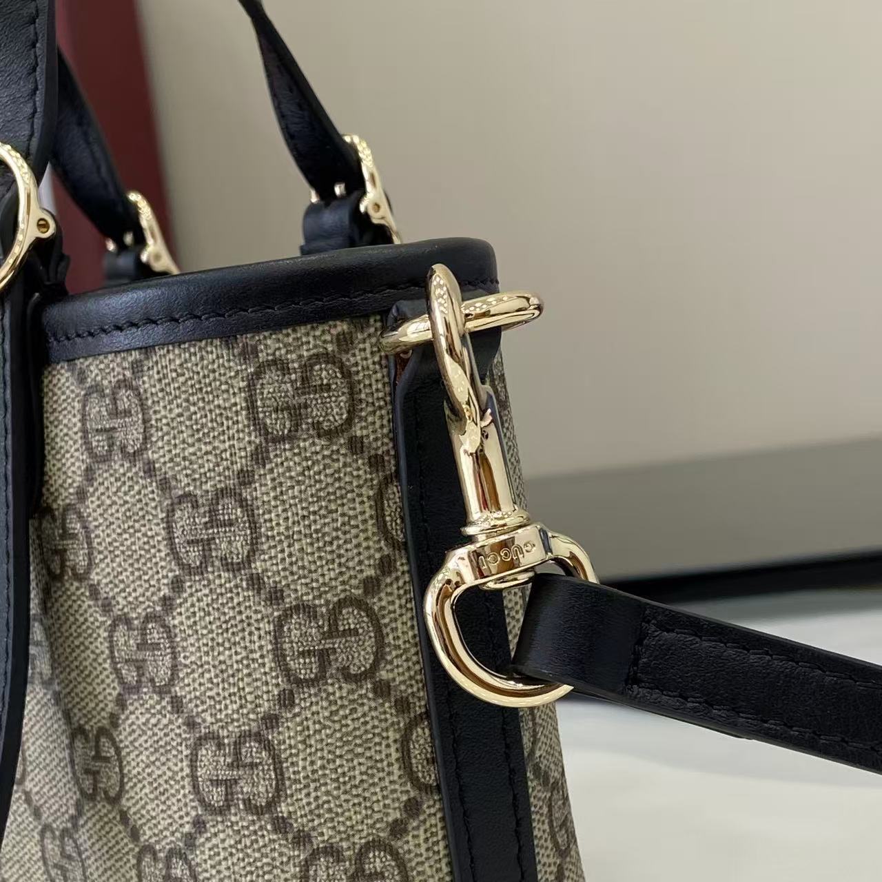 Bagsaaa Gvc*1 Emblem mini bag 855491 beige and black GG fabric - 17.5cm