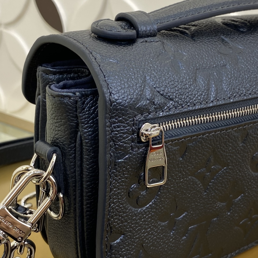 Bagsaaa L0vis Vvtt0n Pochette Métis East West handbag navy blue - 21.5cm