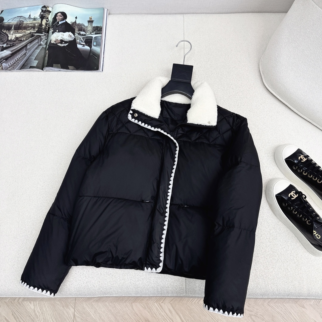Bagsaaa Ch**el black puffer coat with a white fleece collar