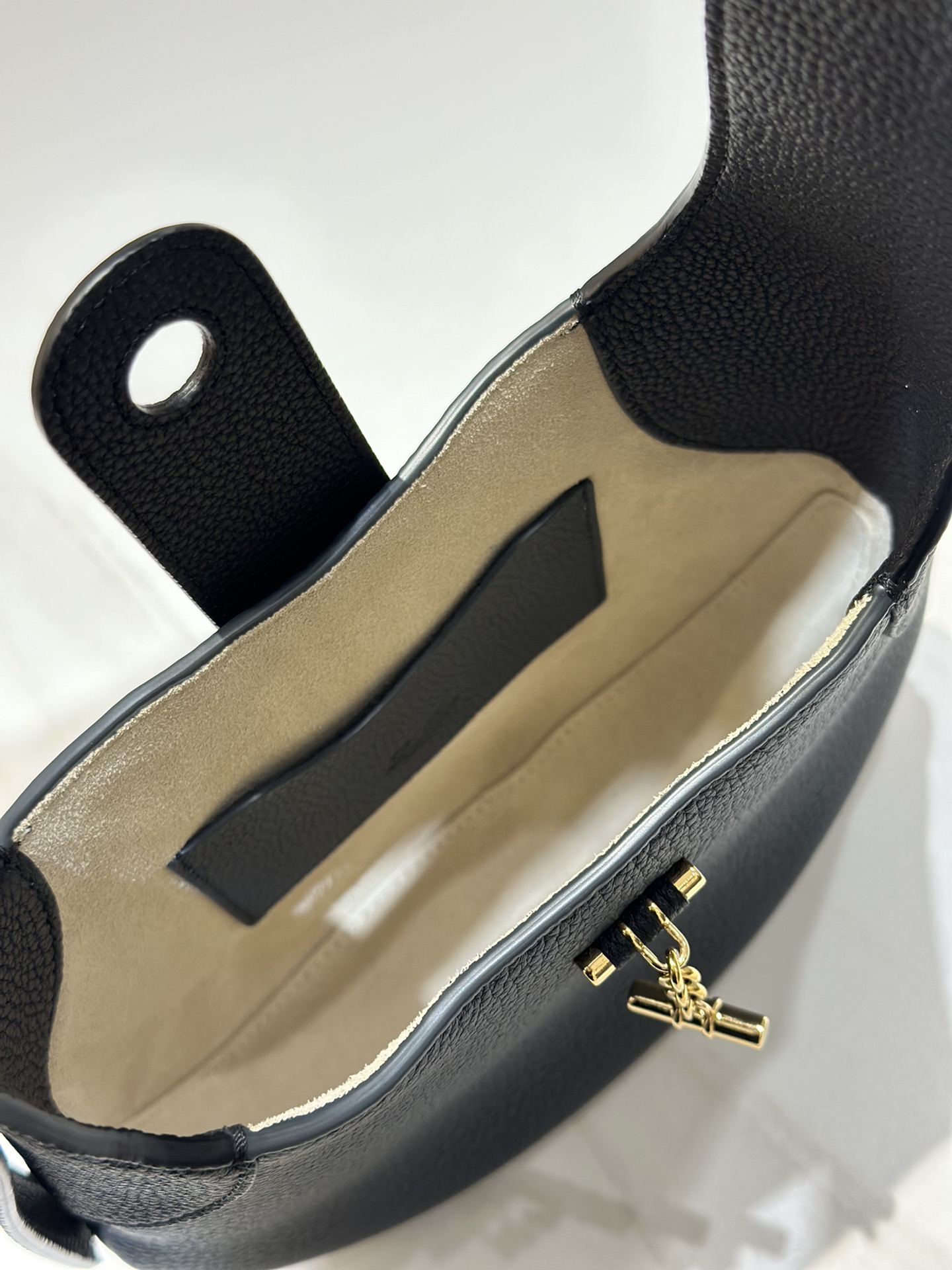 Bagsaaa L0r0 P1ana Bobbin bag in the mini size and black - 19*6*16 cm