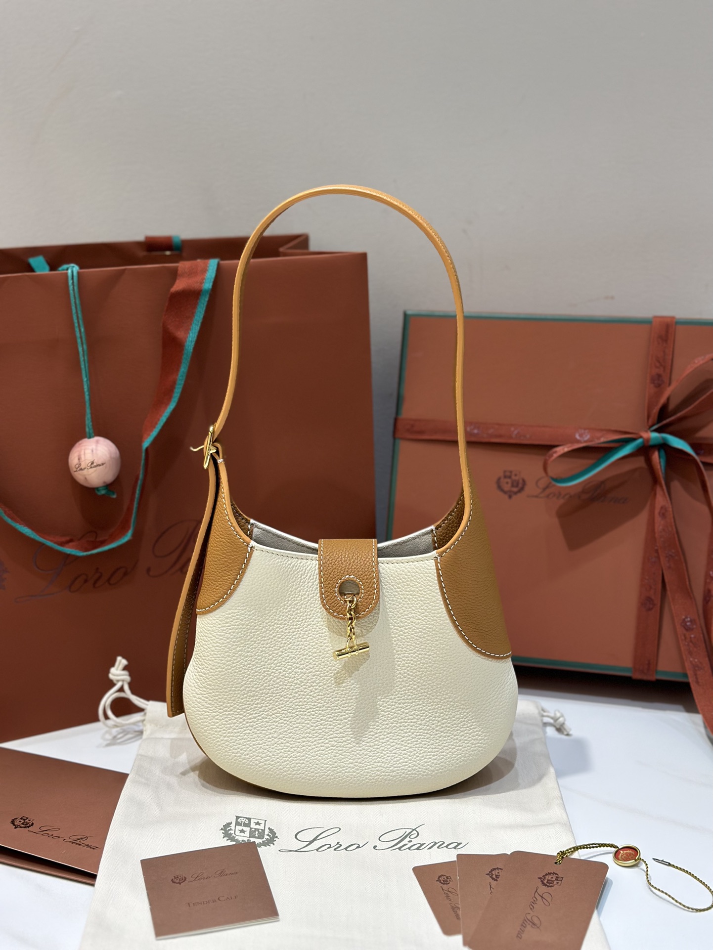 Bagsaaa L0r0 P1ana Bobbin bag in the mini size and beige - 19*6*16 cm